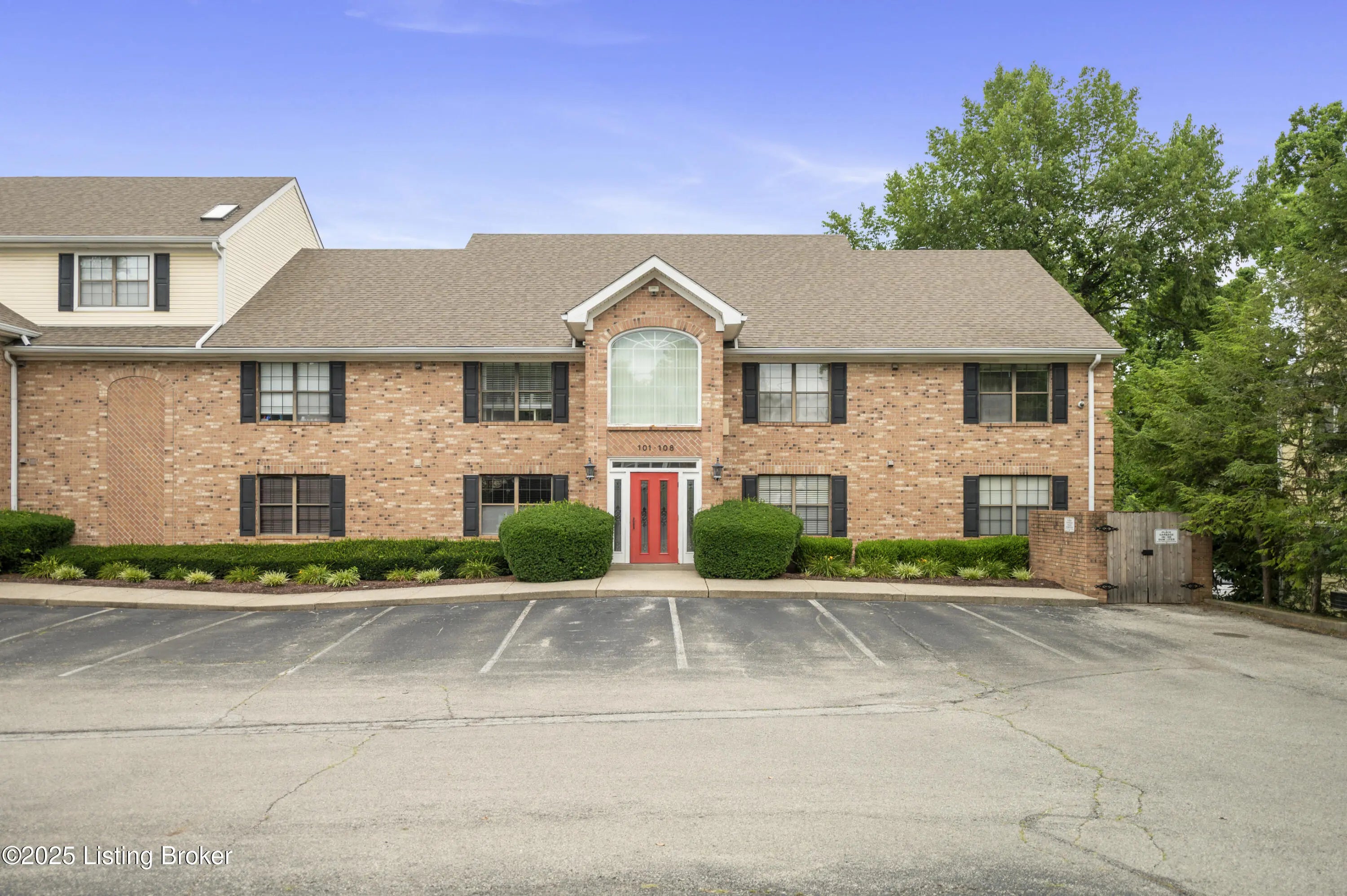 Photo of Listing #1692296