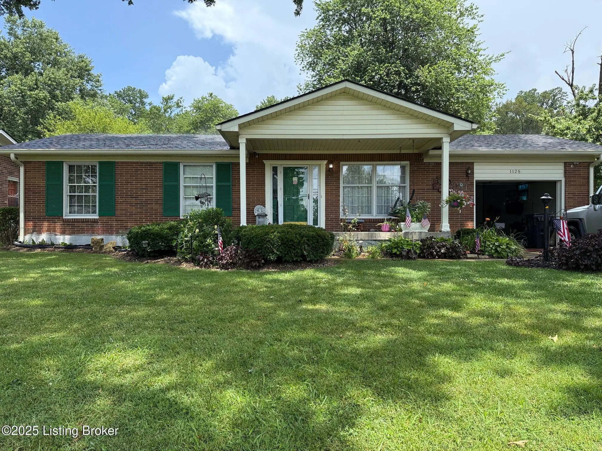 Photo of Listing #1692330