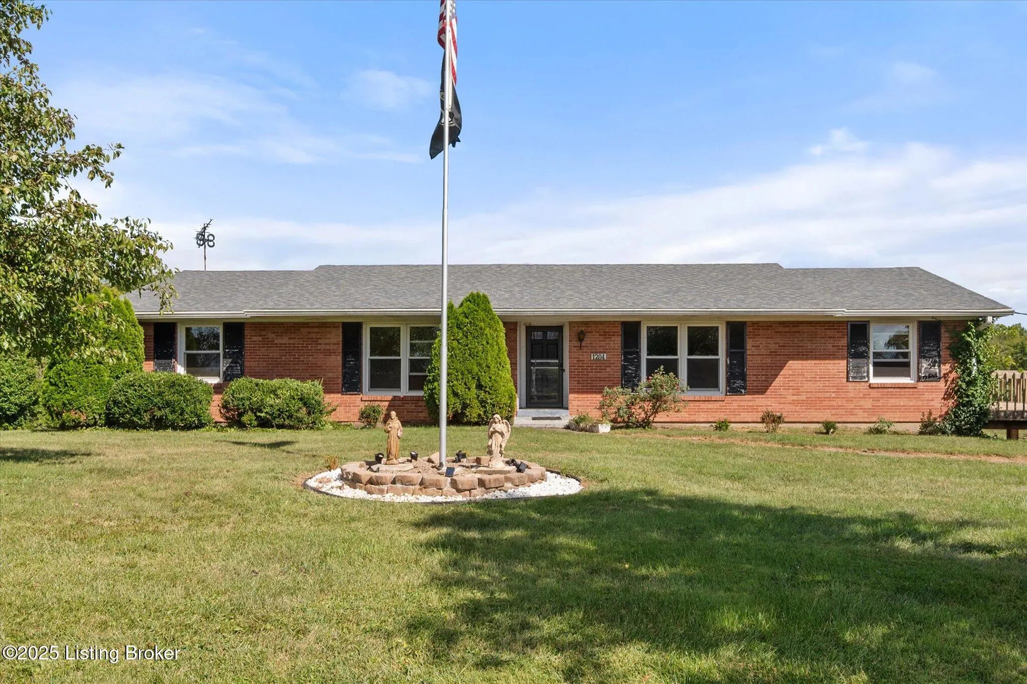 Photo of Listing #1692611