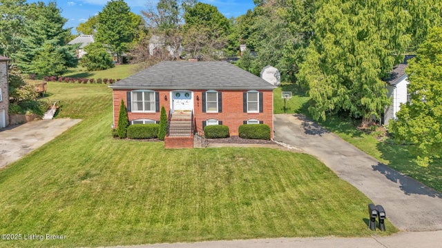 12127 Briargate Ln, Goshen