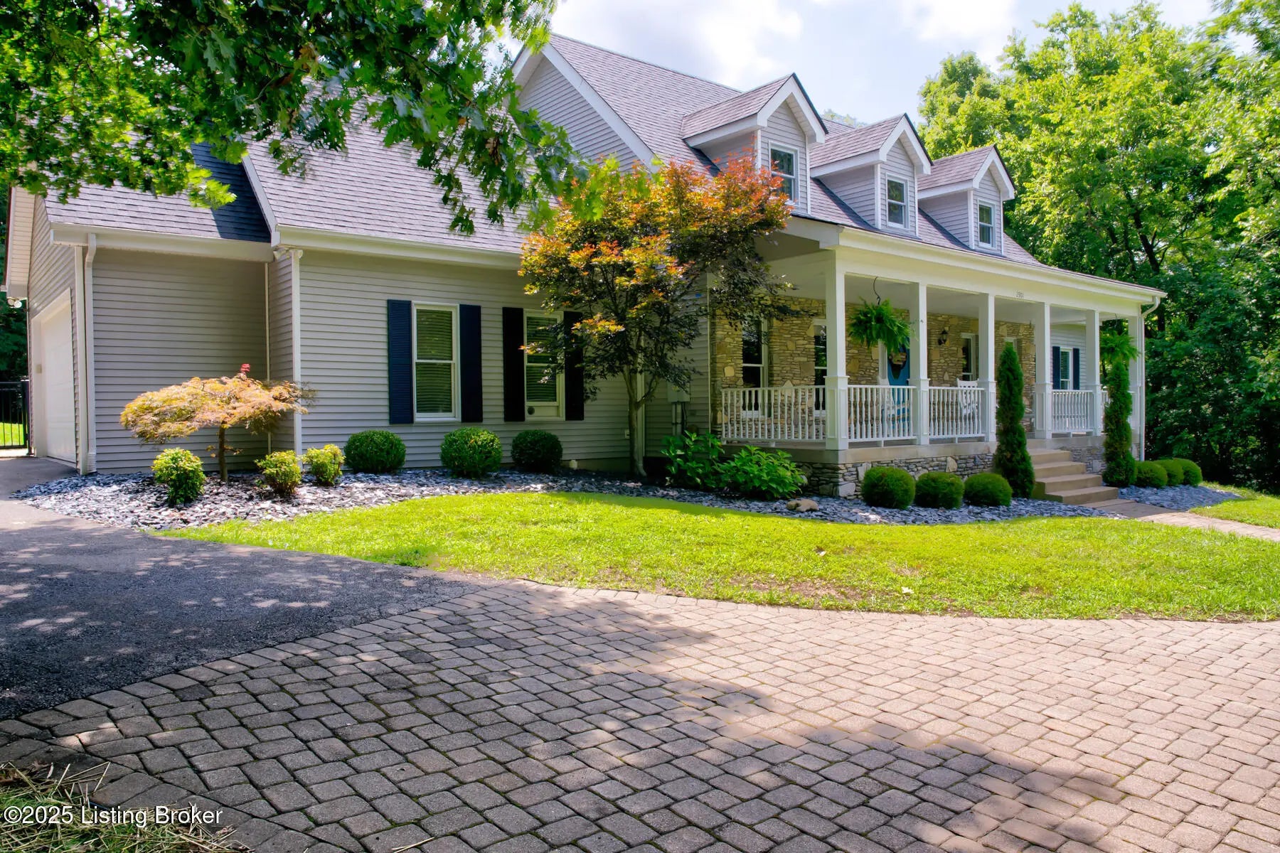 Photo of Listing #1692880