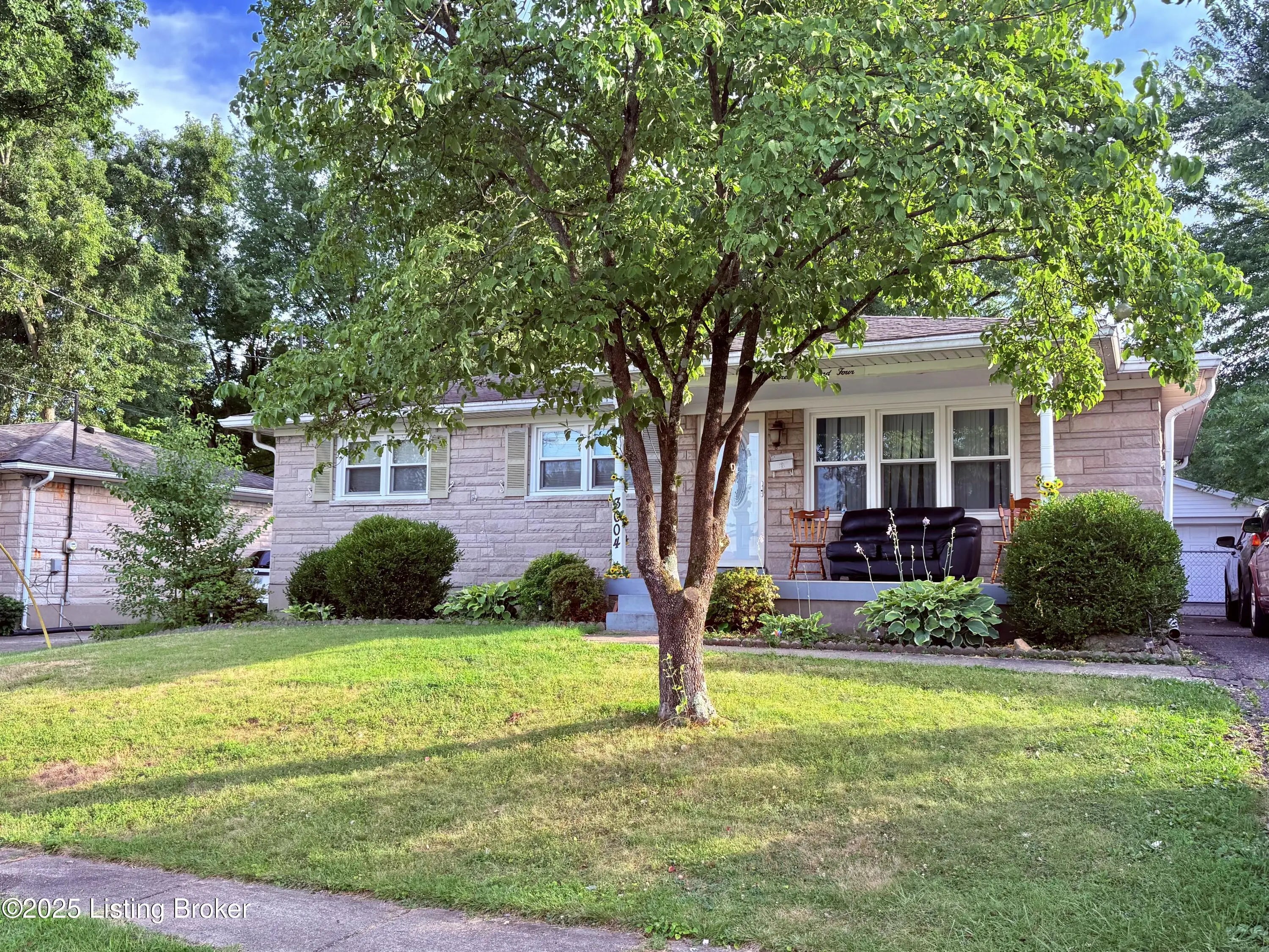 Photo of Listing #1692856