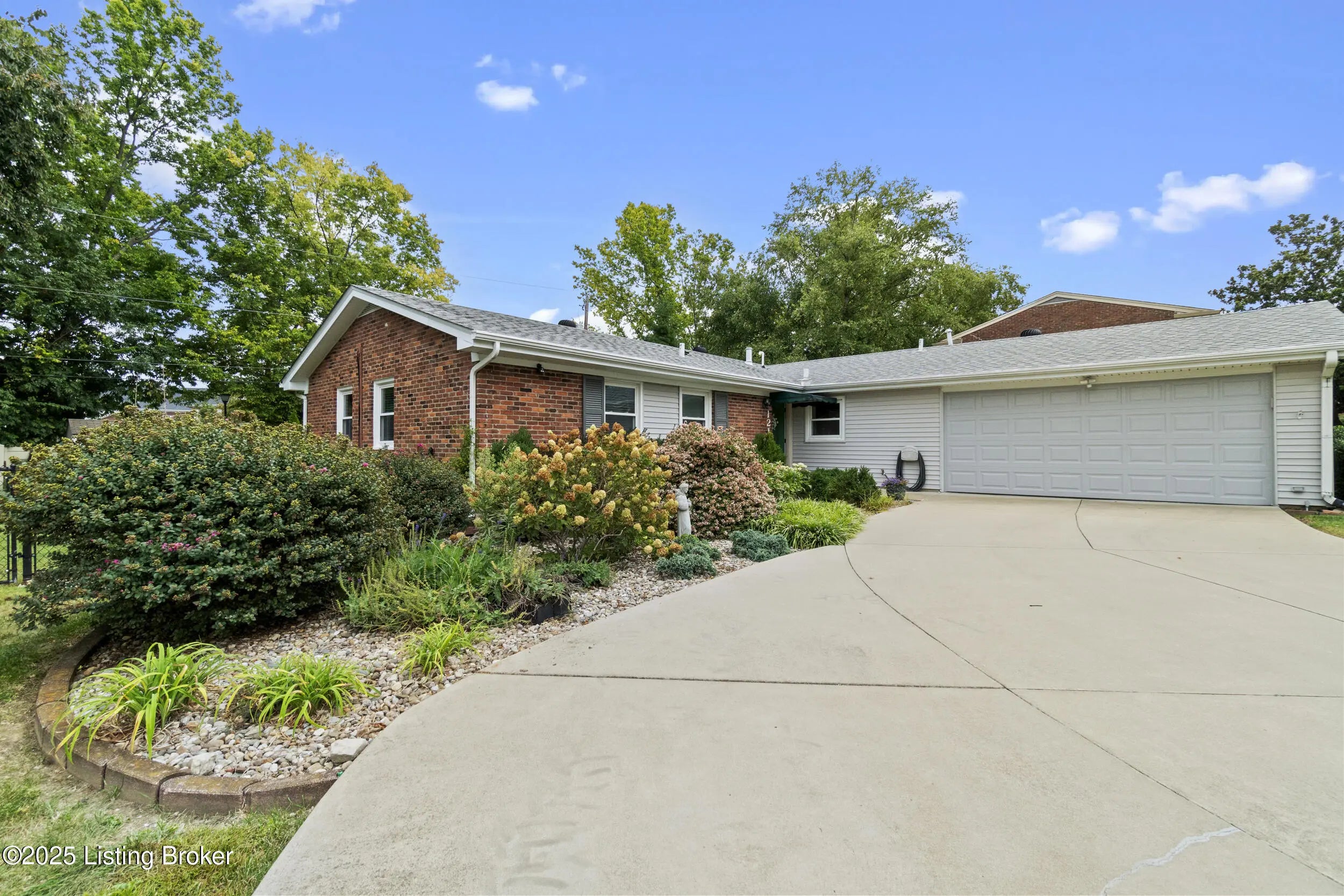 Photo of Listing #1692892