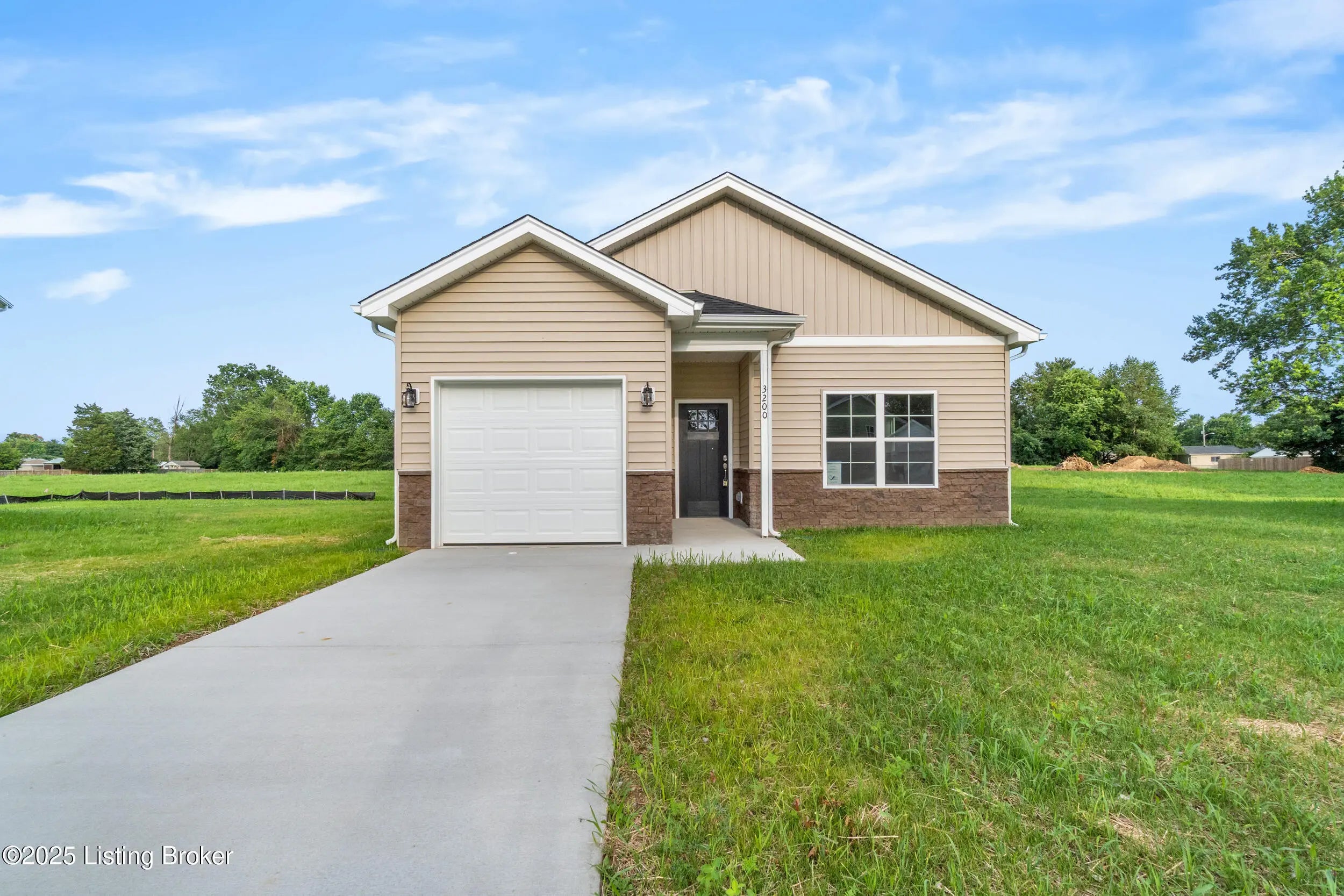 Photo of Listing #1693101