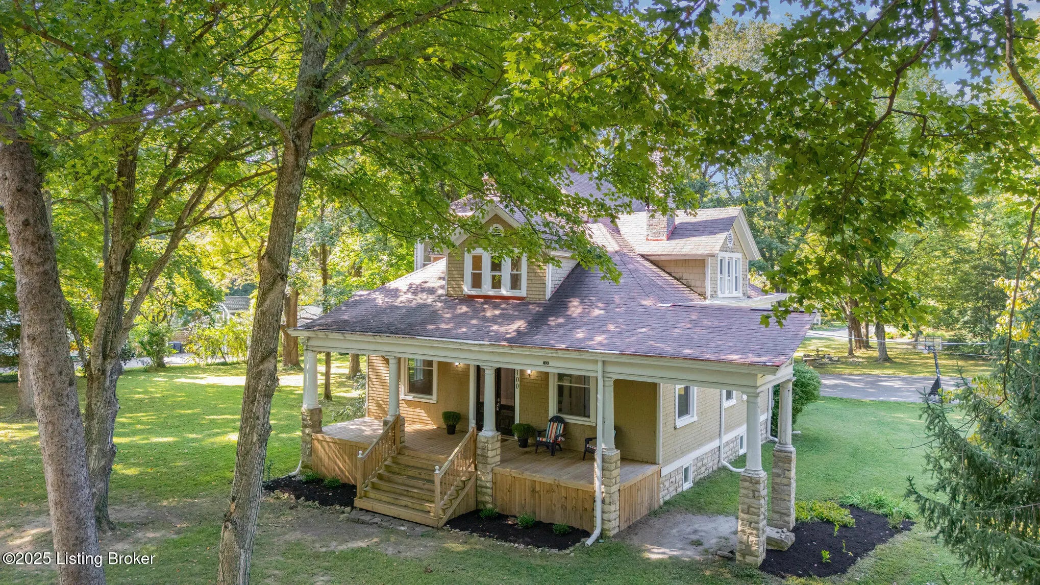 Photo of Listing #1698392