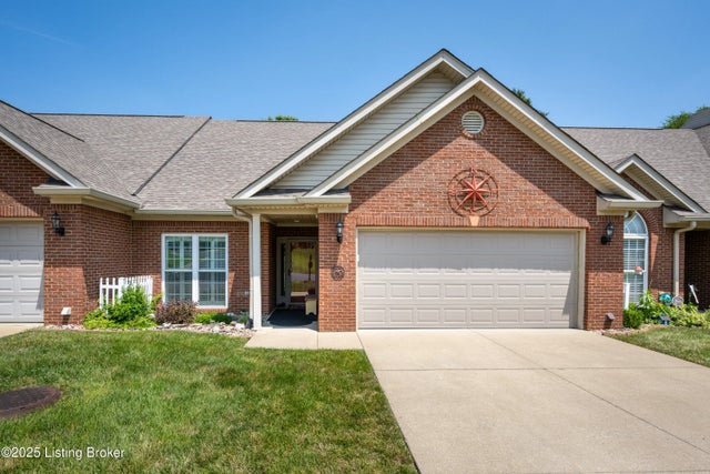 2138 Pickwick Dr, New Albany