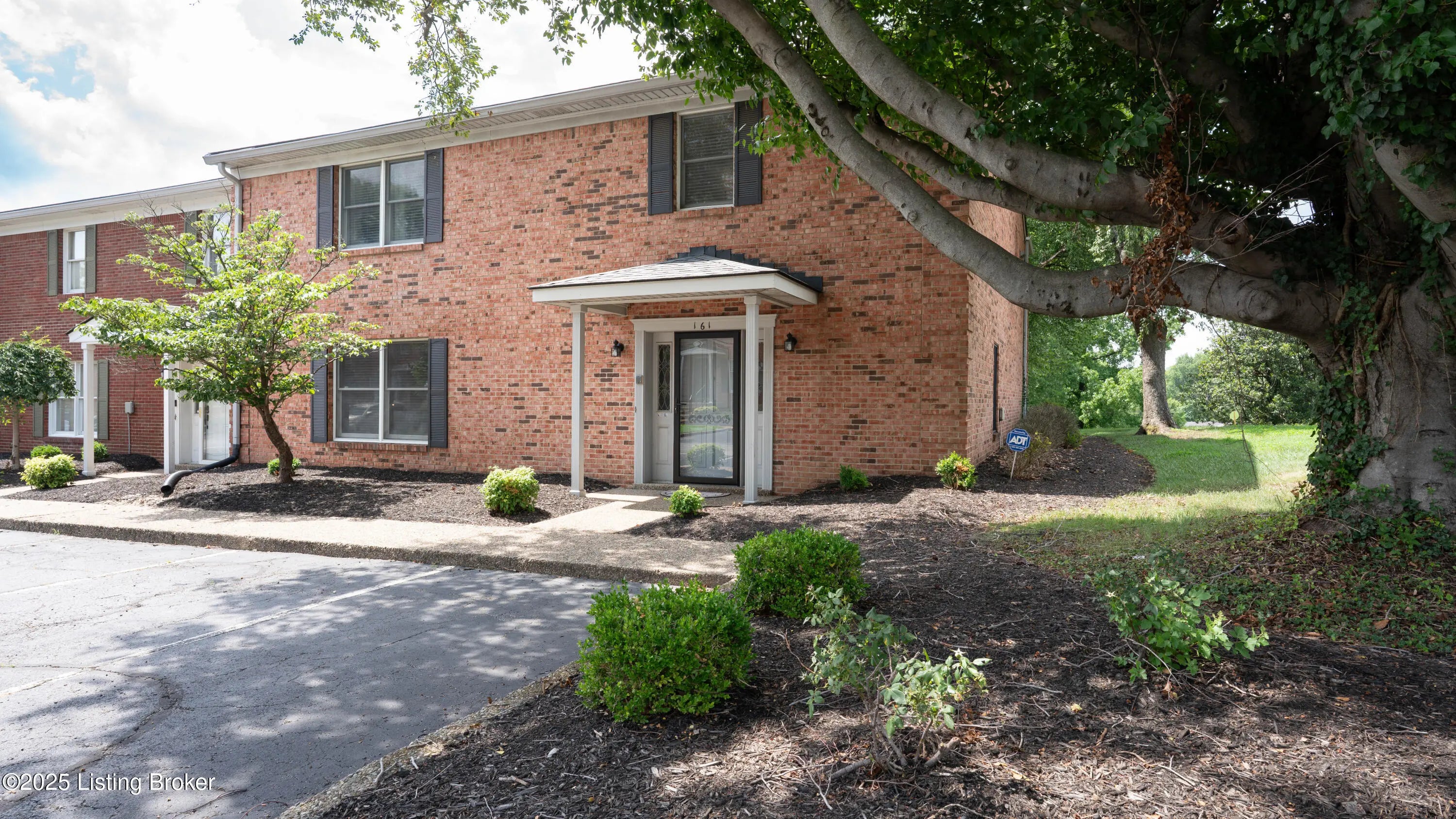 Photo of Listing #1693869