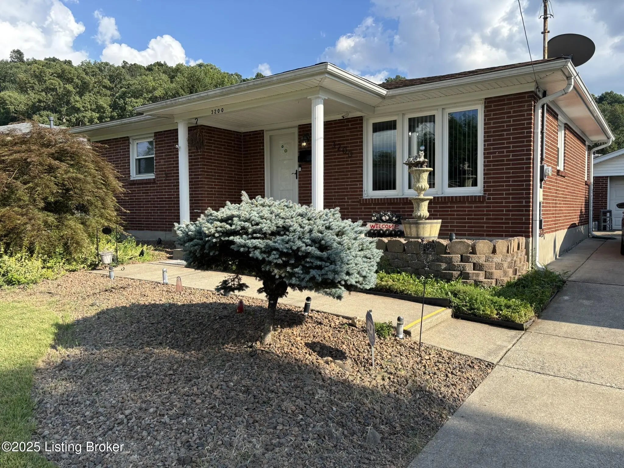 Photo of Listing #1696025