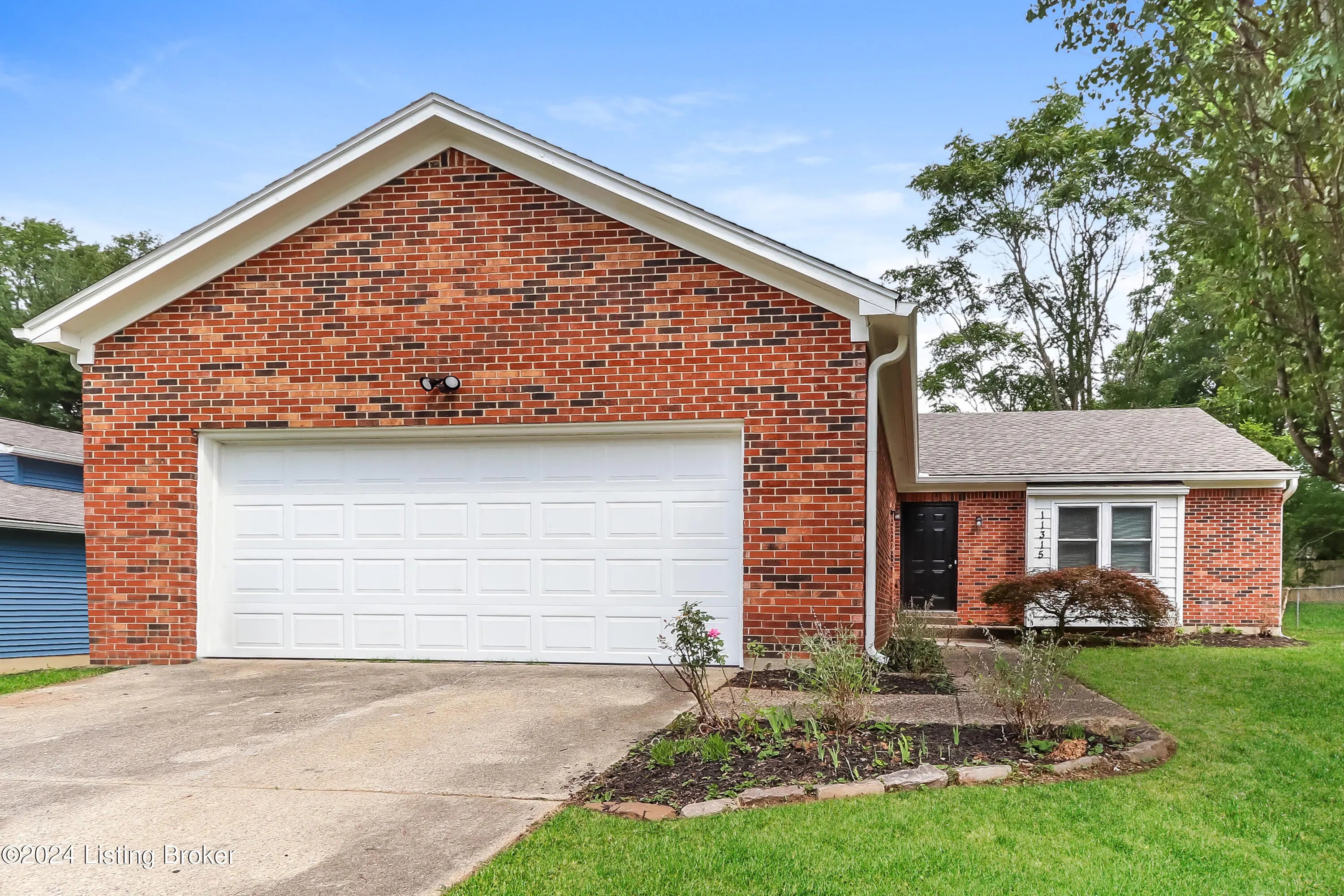 Photo of Listing #1695055