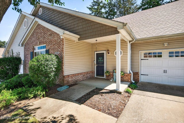 5134 Southern Charm Ln, Louisville