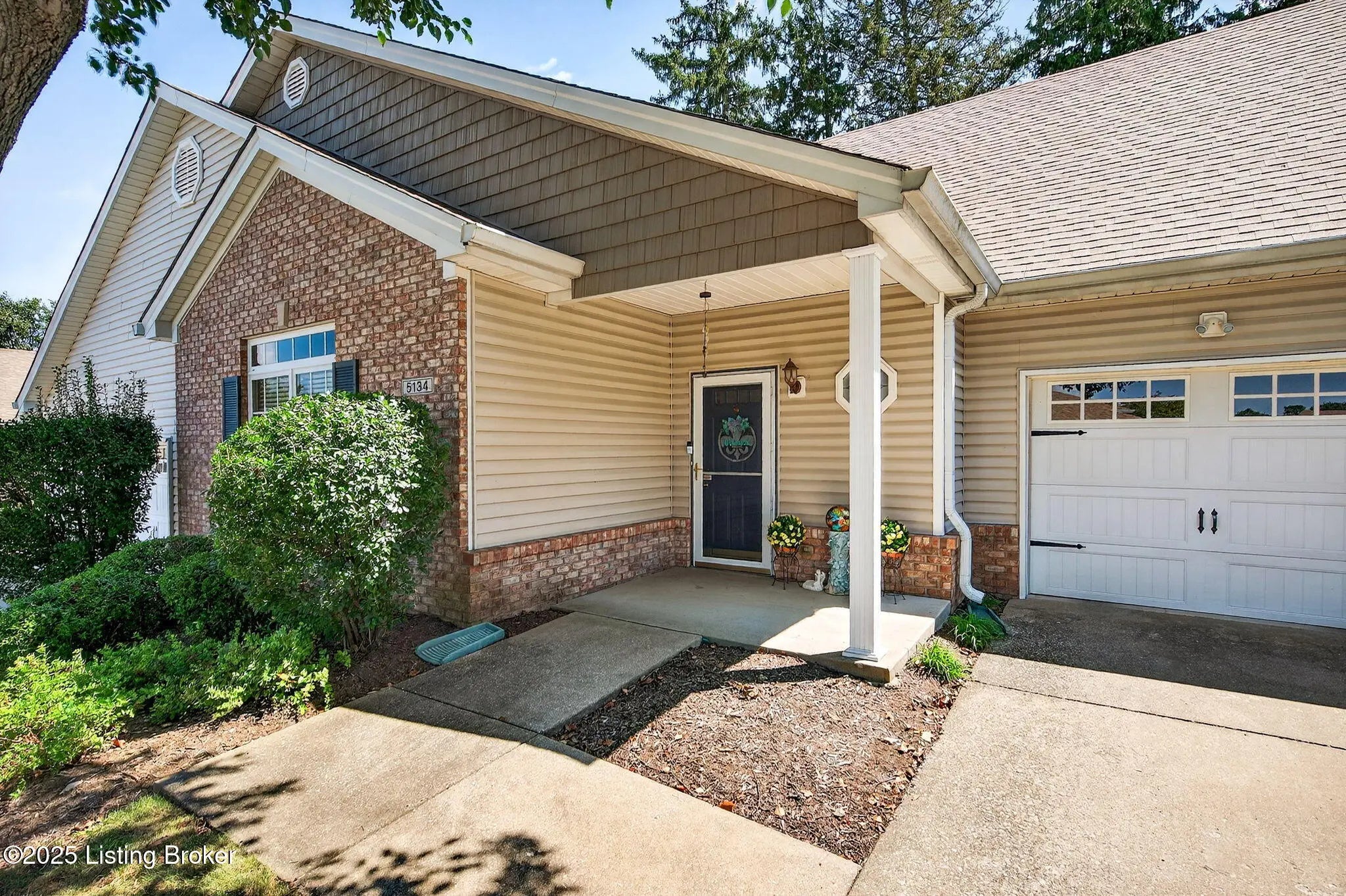 Photo of Listing #1697613