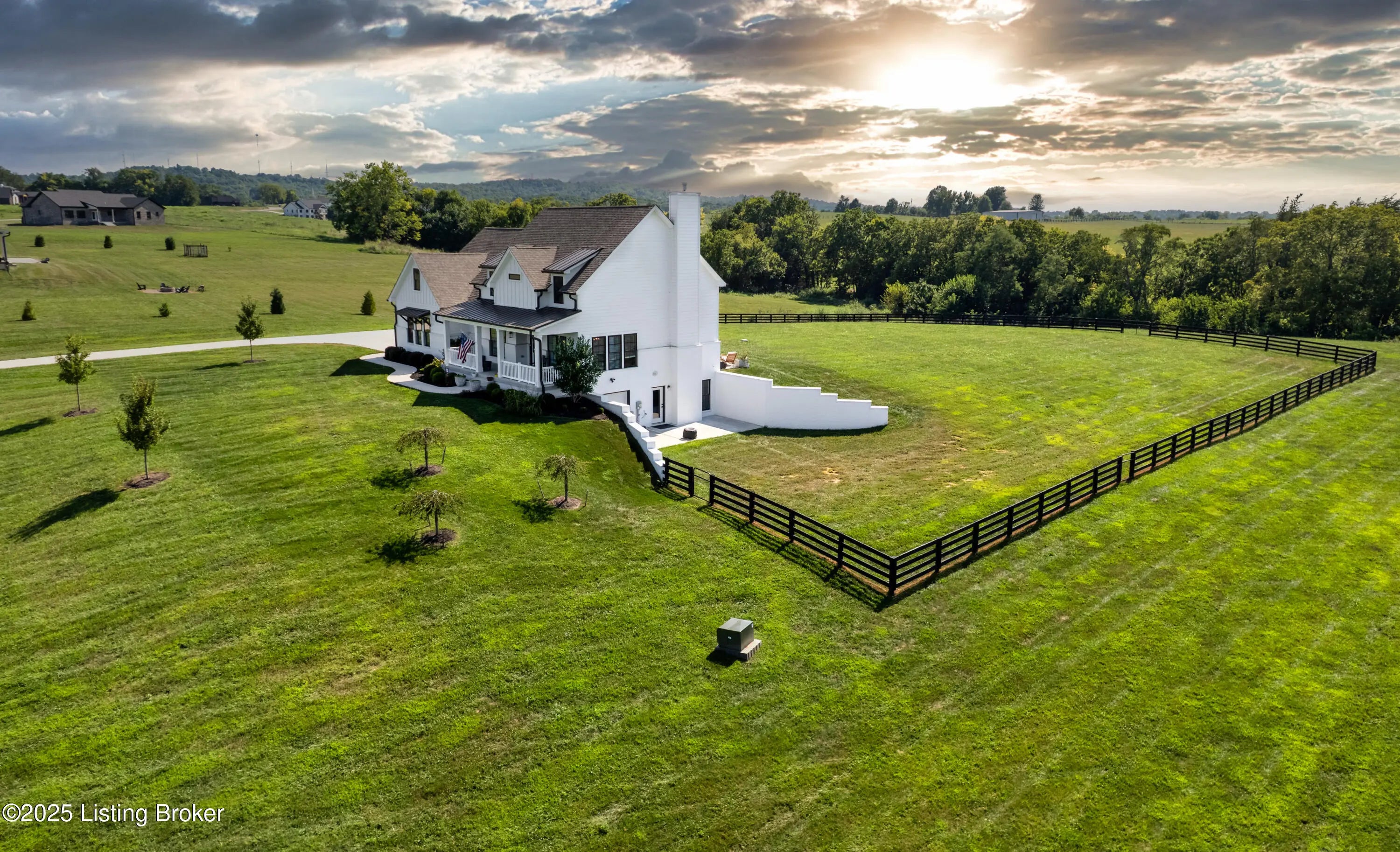 Photo of Listing #1695233