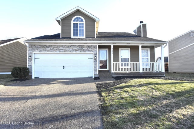 8102 Village Point Dr, Louisville