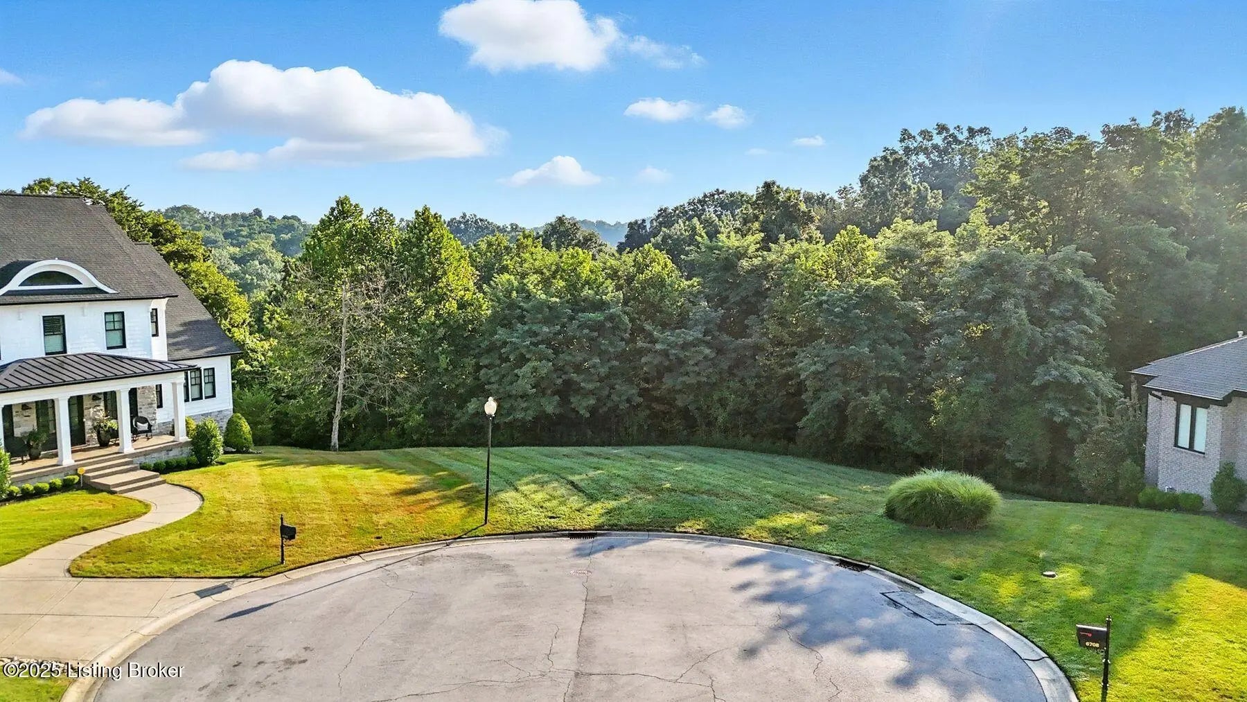 Photo of Listing #1695528