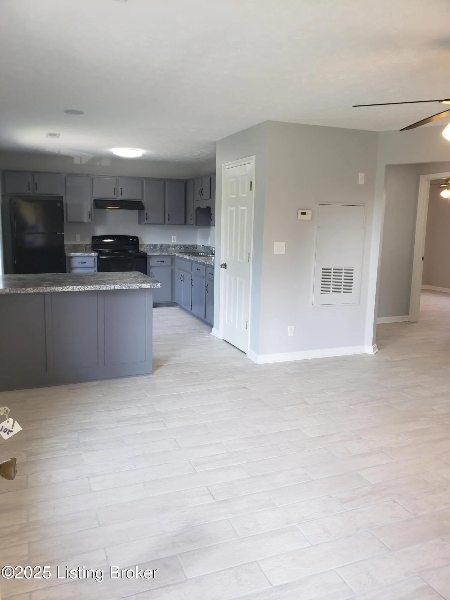 Photo of Listing #1695489