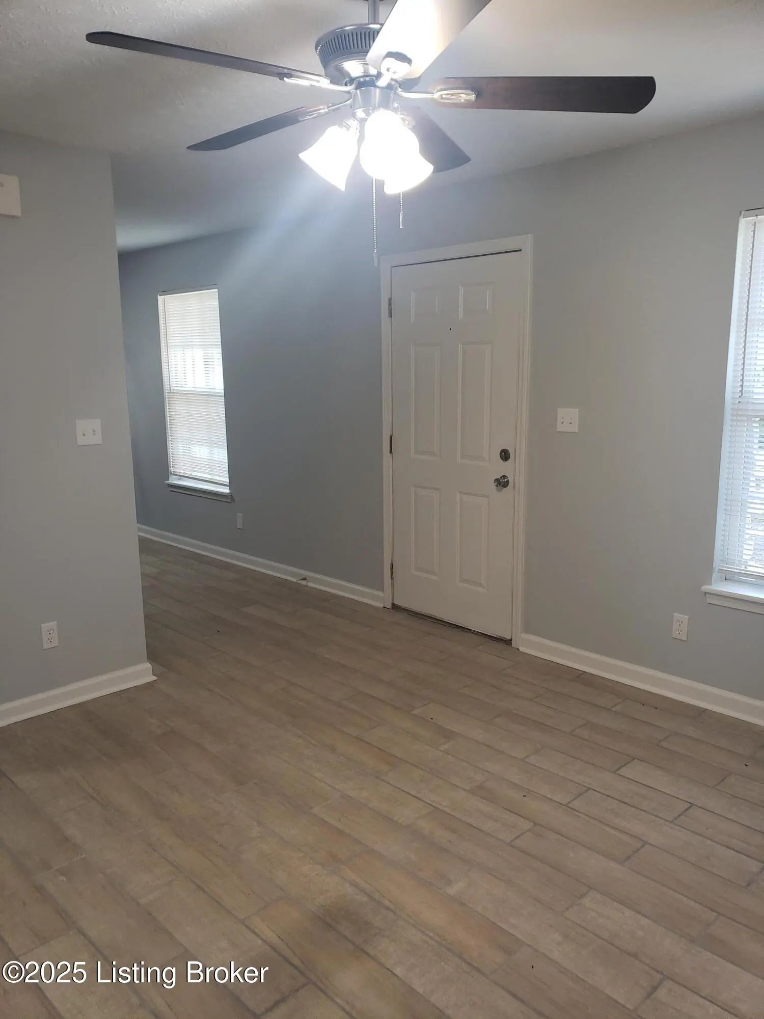 Photo of Listing #1695517