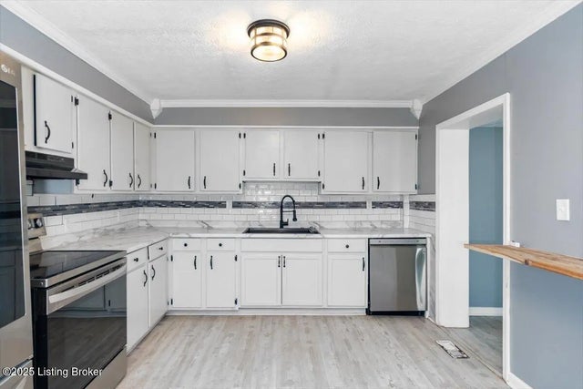 3710 Susan Ln, Louisville