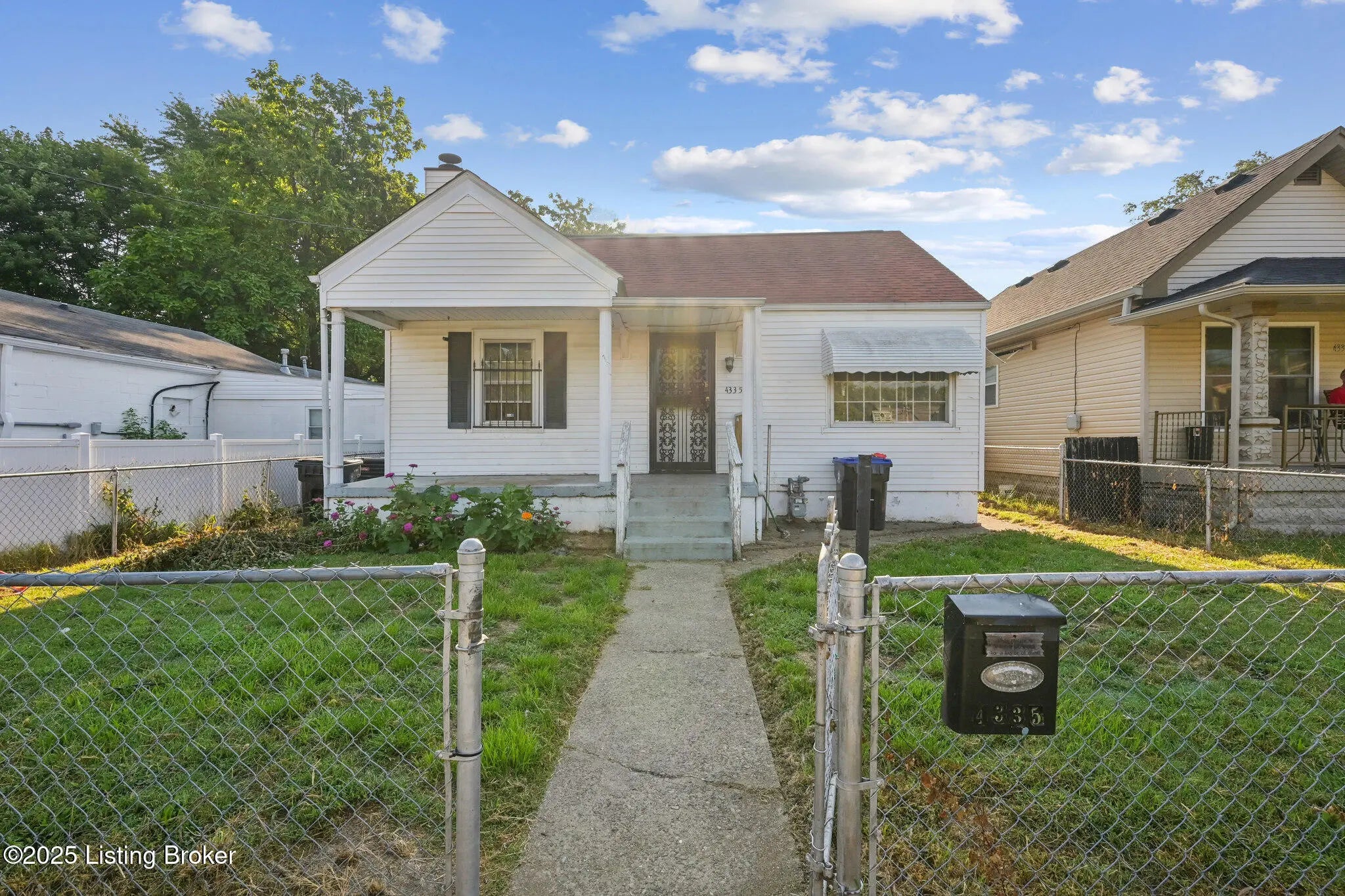 Photo of Listing #1695702