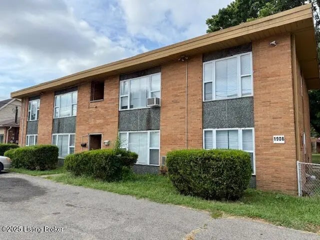 Photo of Listing #1696471