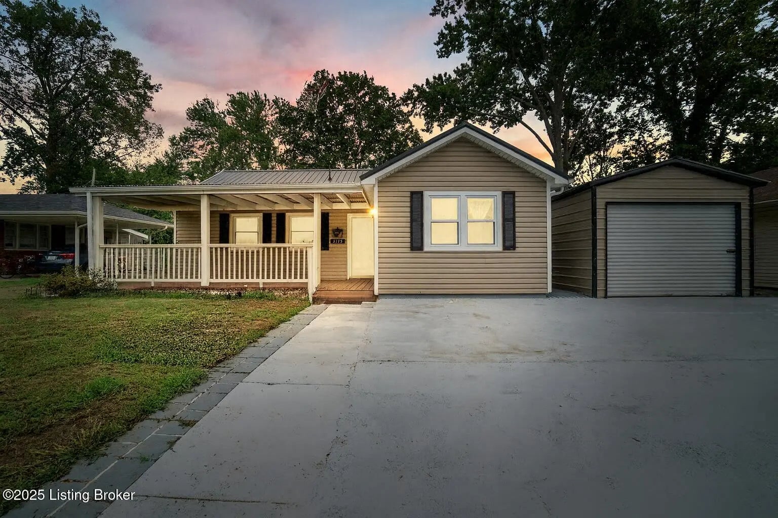 Photo of Listing #1696344