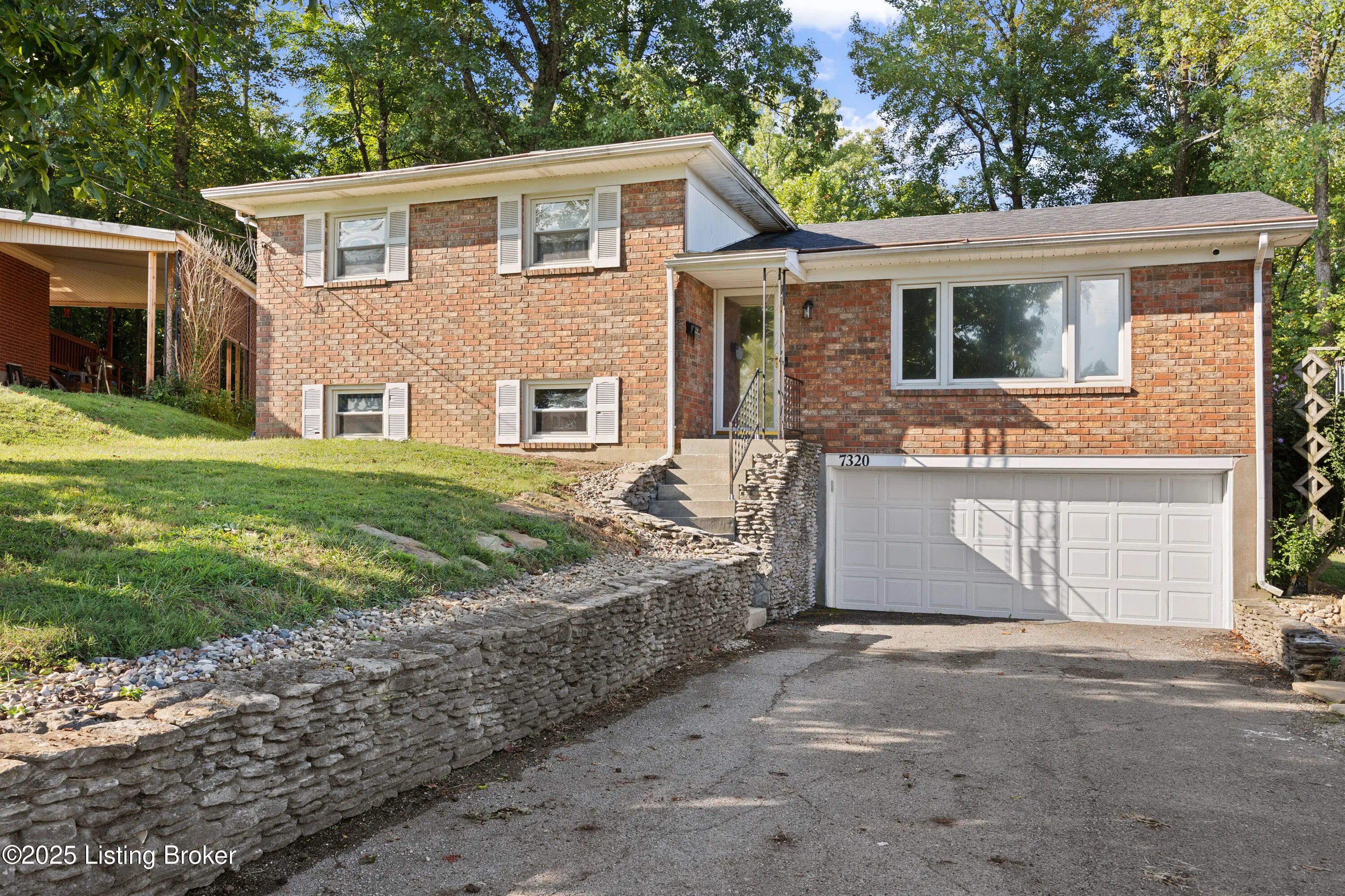 Photo of Listing #1698306