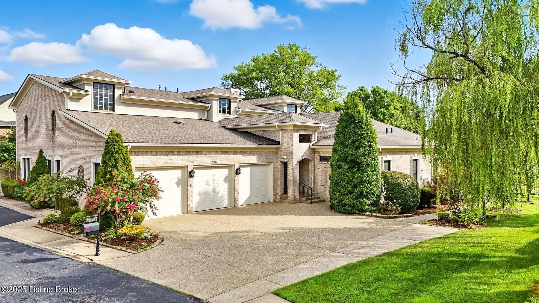 Photo of Listing #1696103