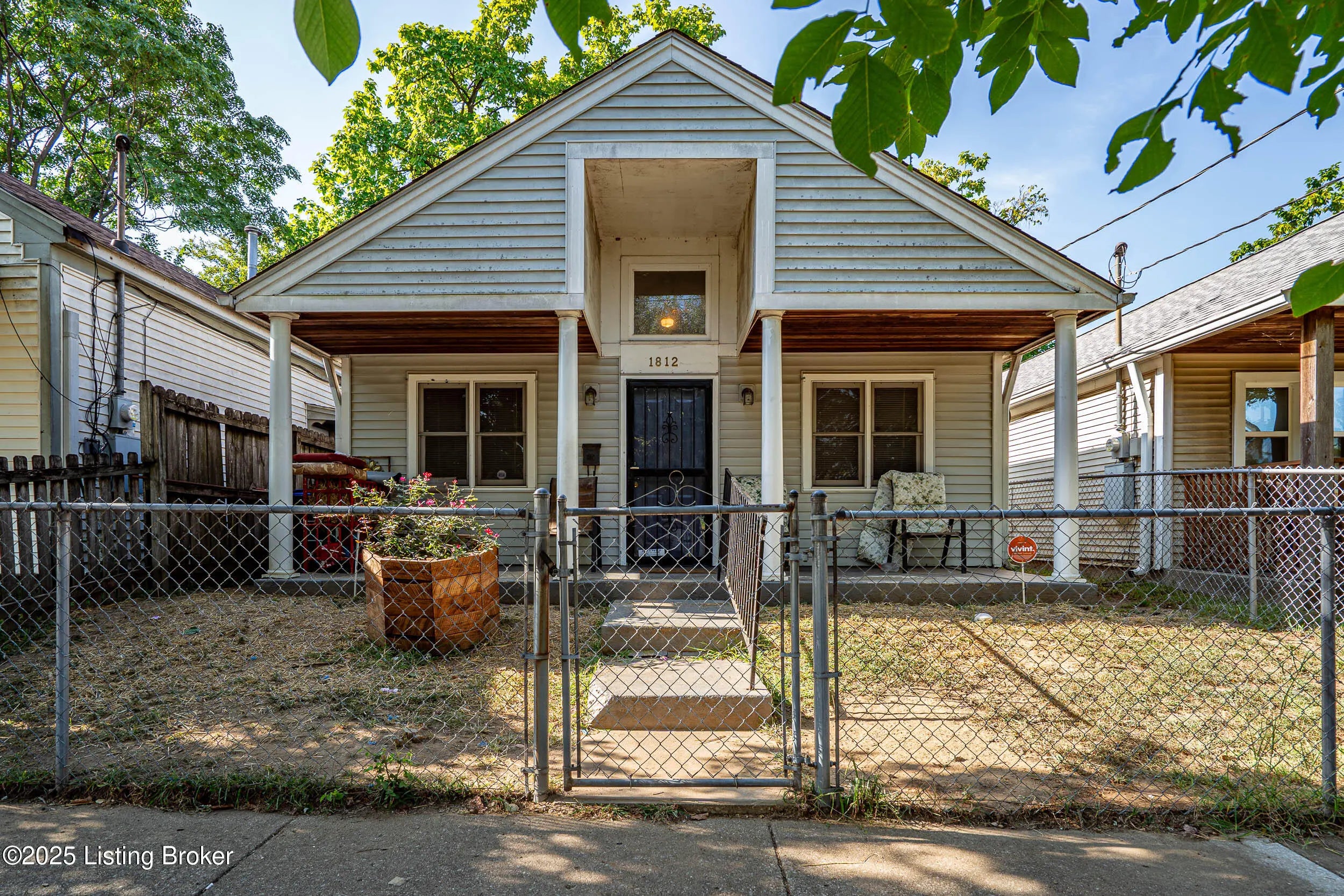 Photo of Listing #1696326