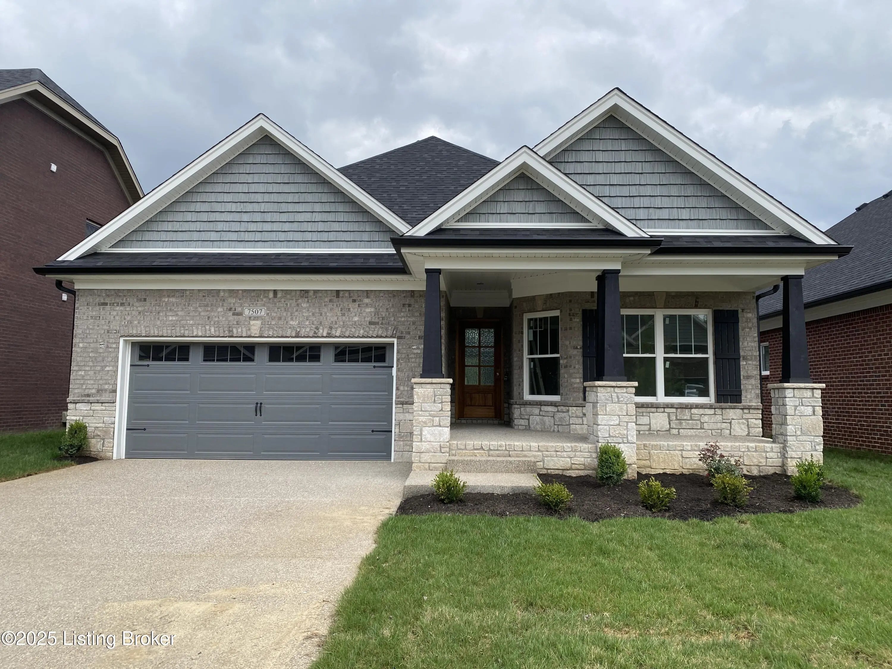 Photo of Listing #1696337