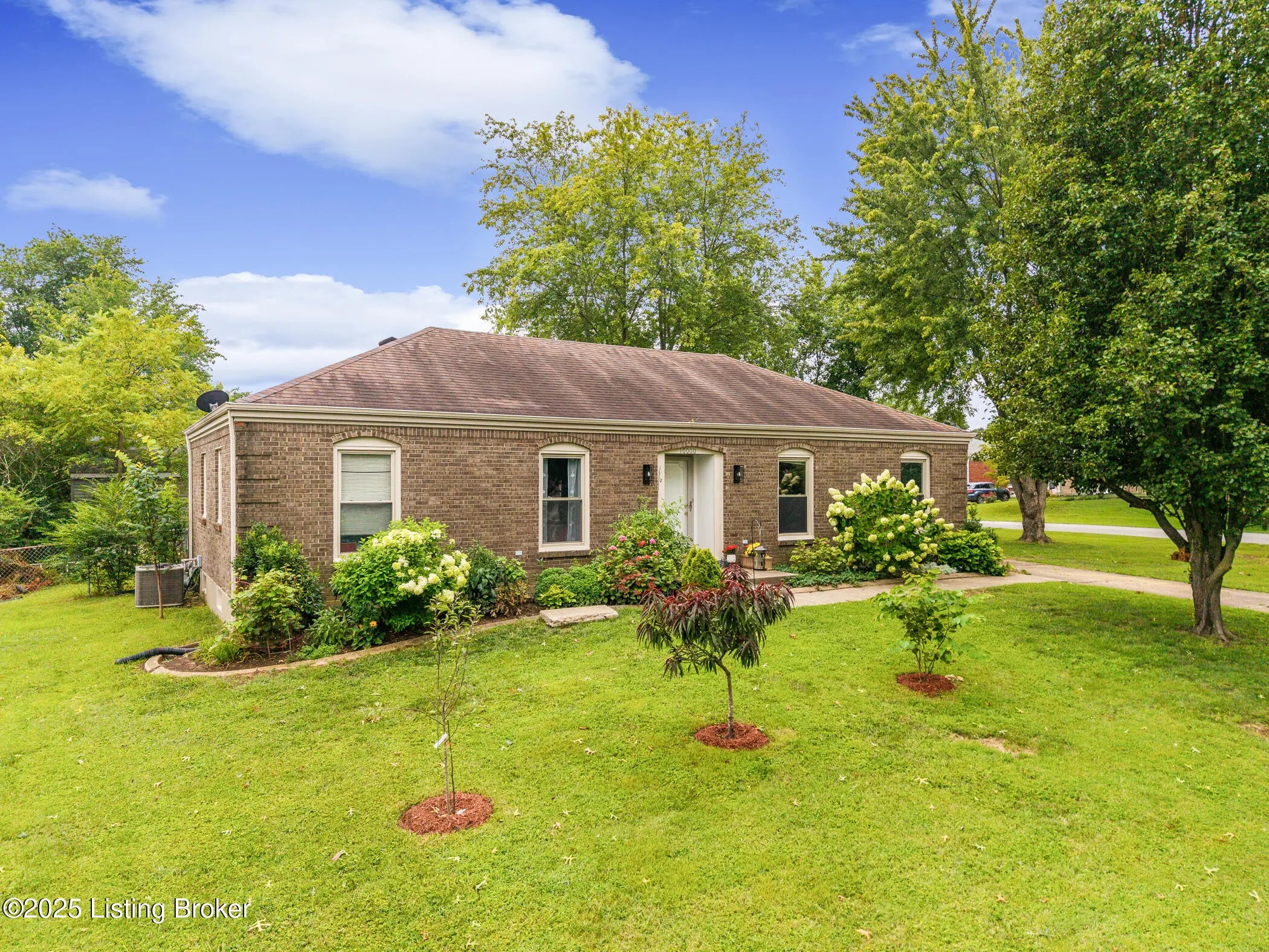 Photo of Listing #1696305