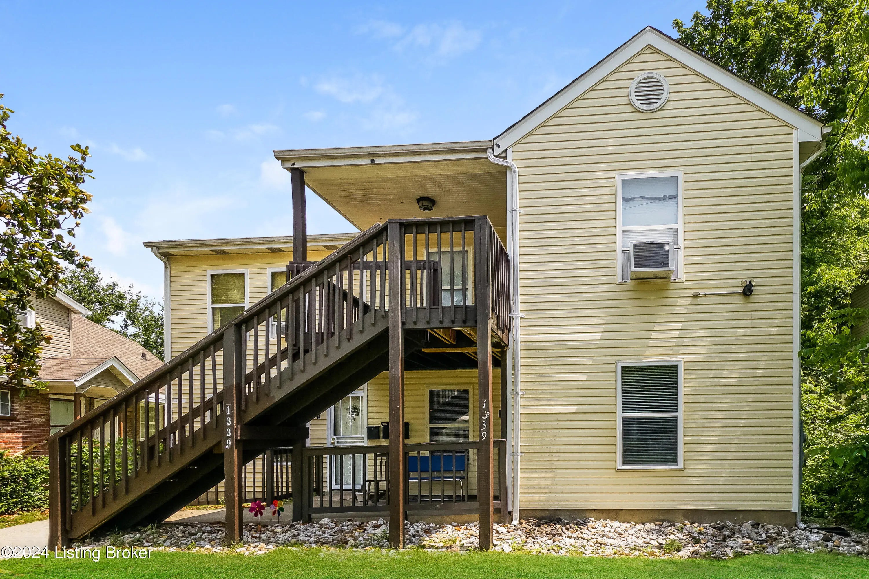 Photo of Listing #1696296