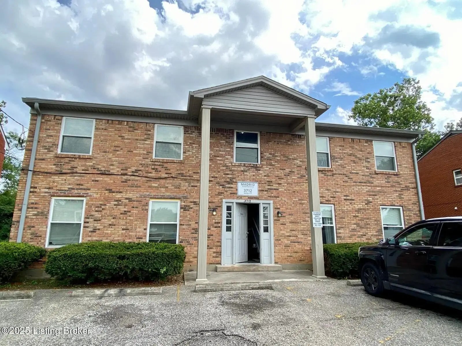 Photo of Listing #1696330