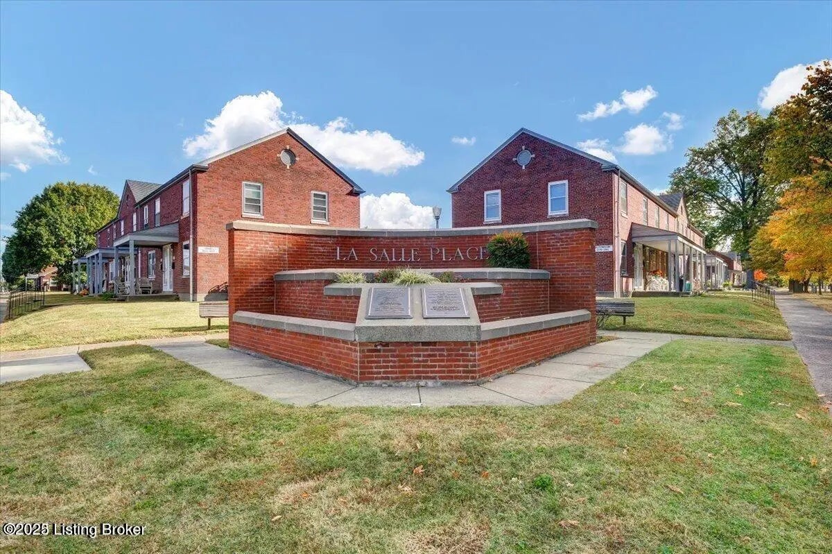 Photo of Listing #1696371