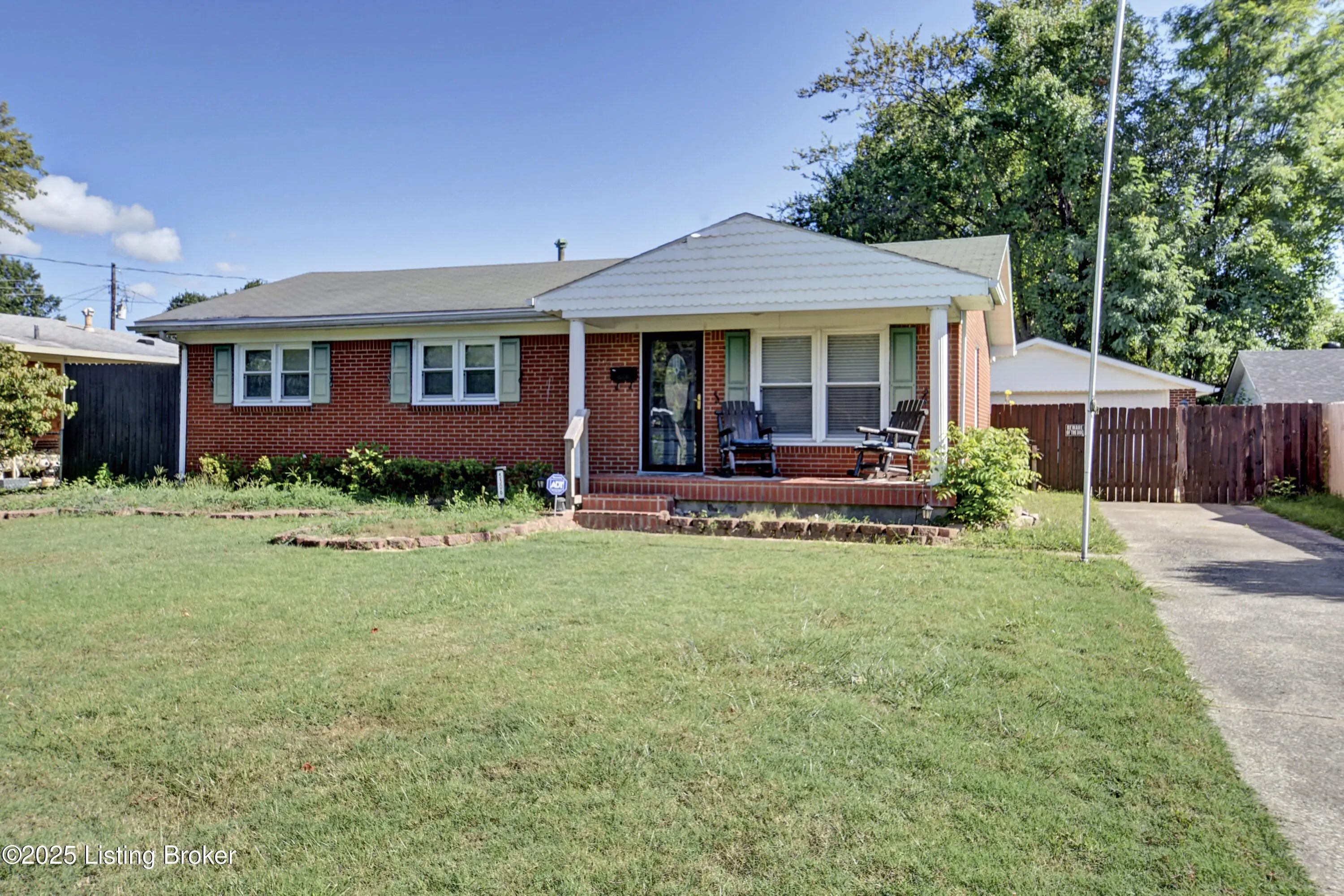 Photo of Listing #1698511