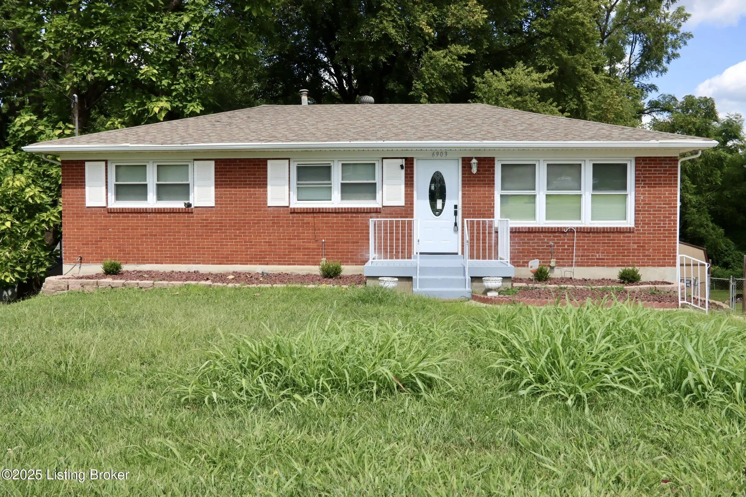 Photo of Listing #1696413