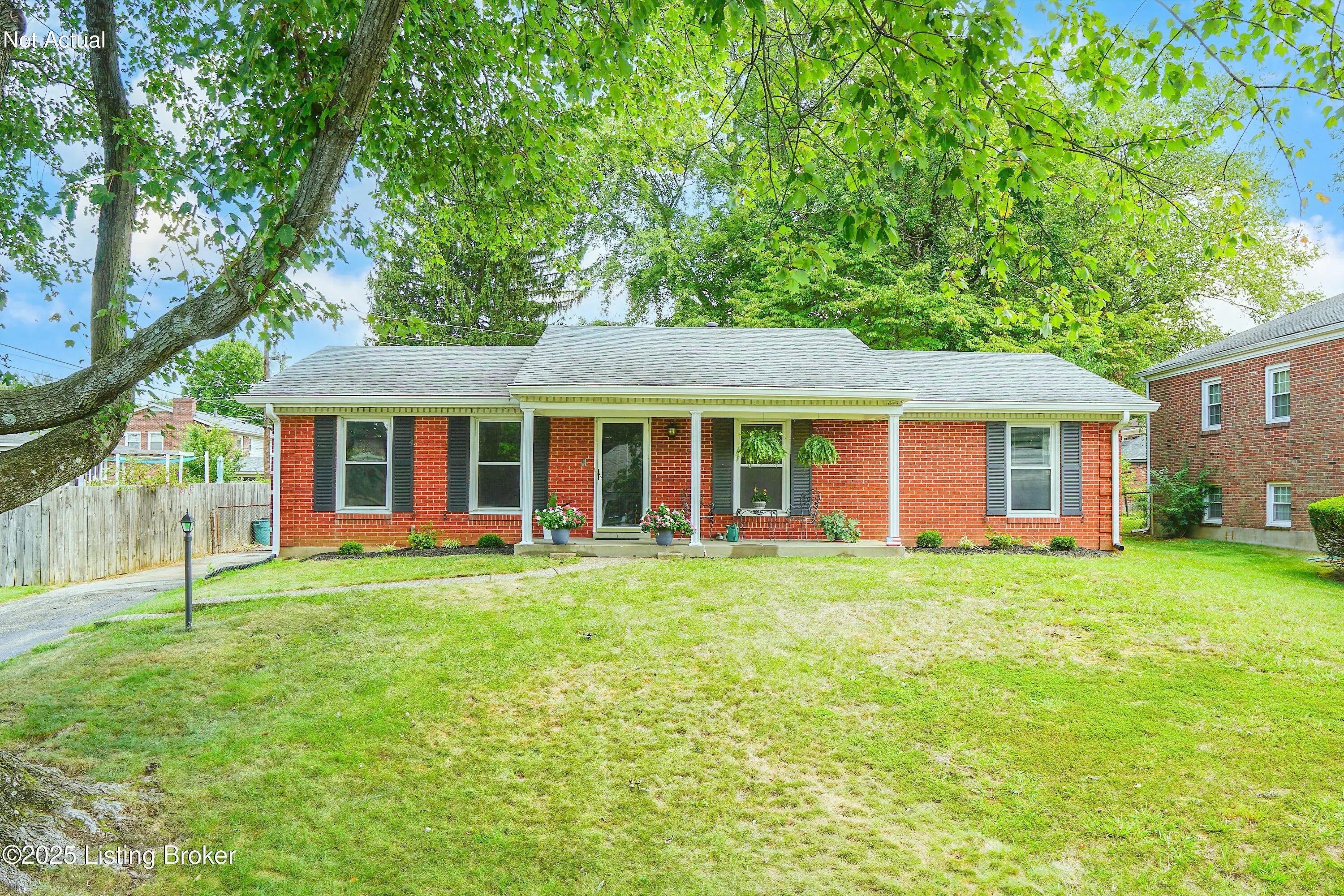 Photo of Listing #1696406