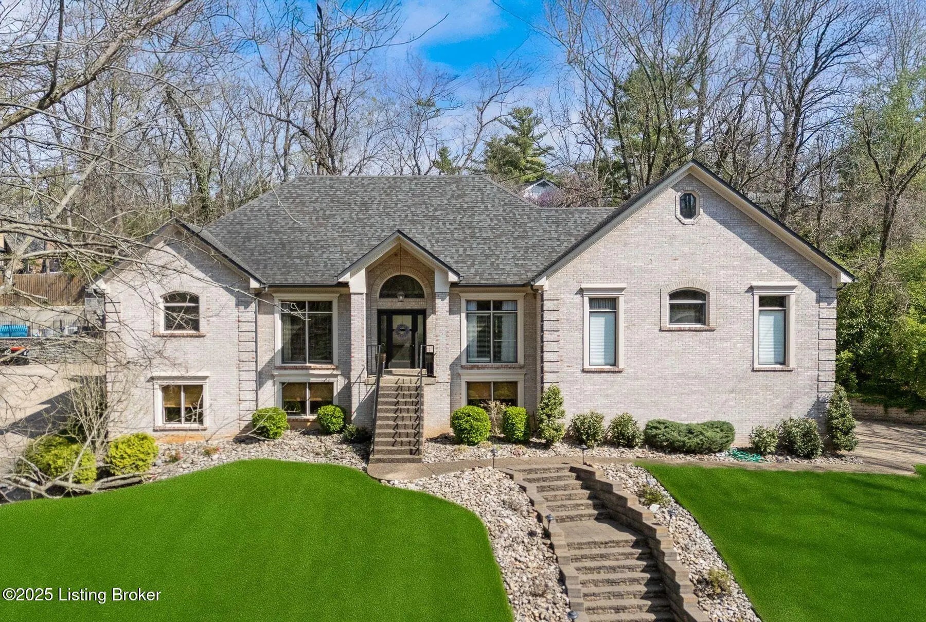 Photo of Listing #1696477