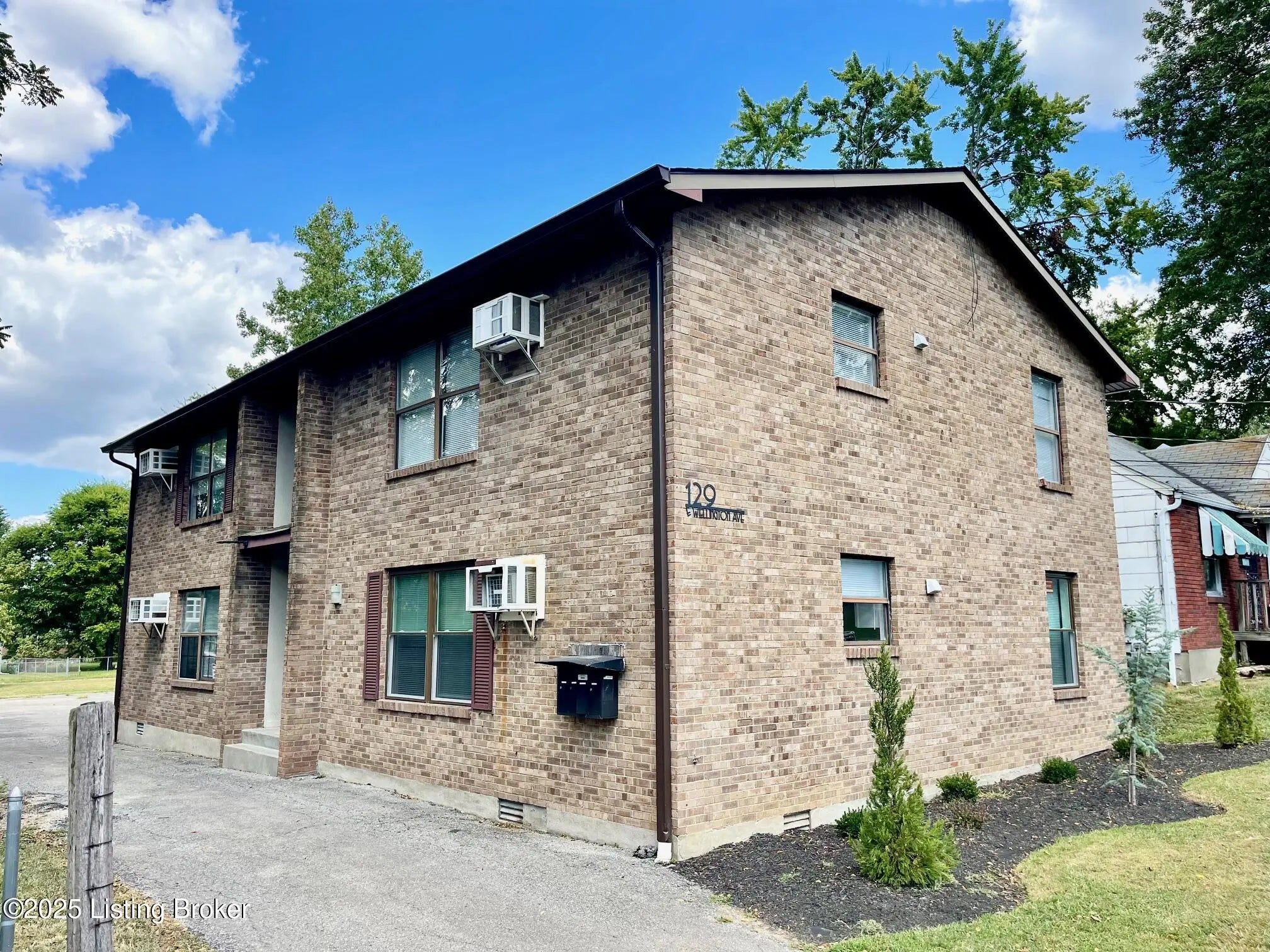 Photo of Listing #1696420