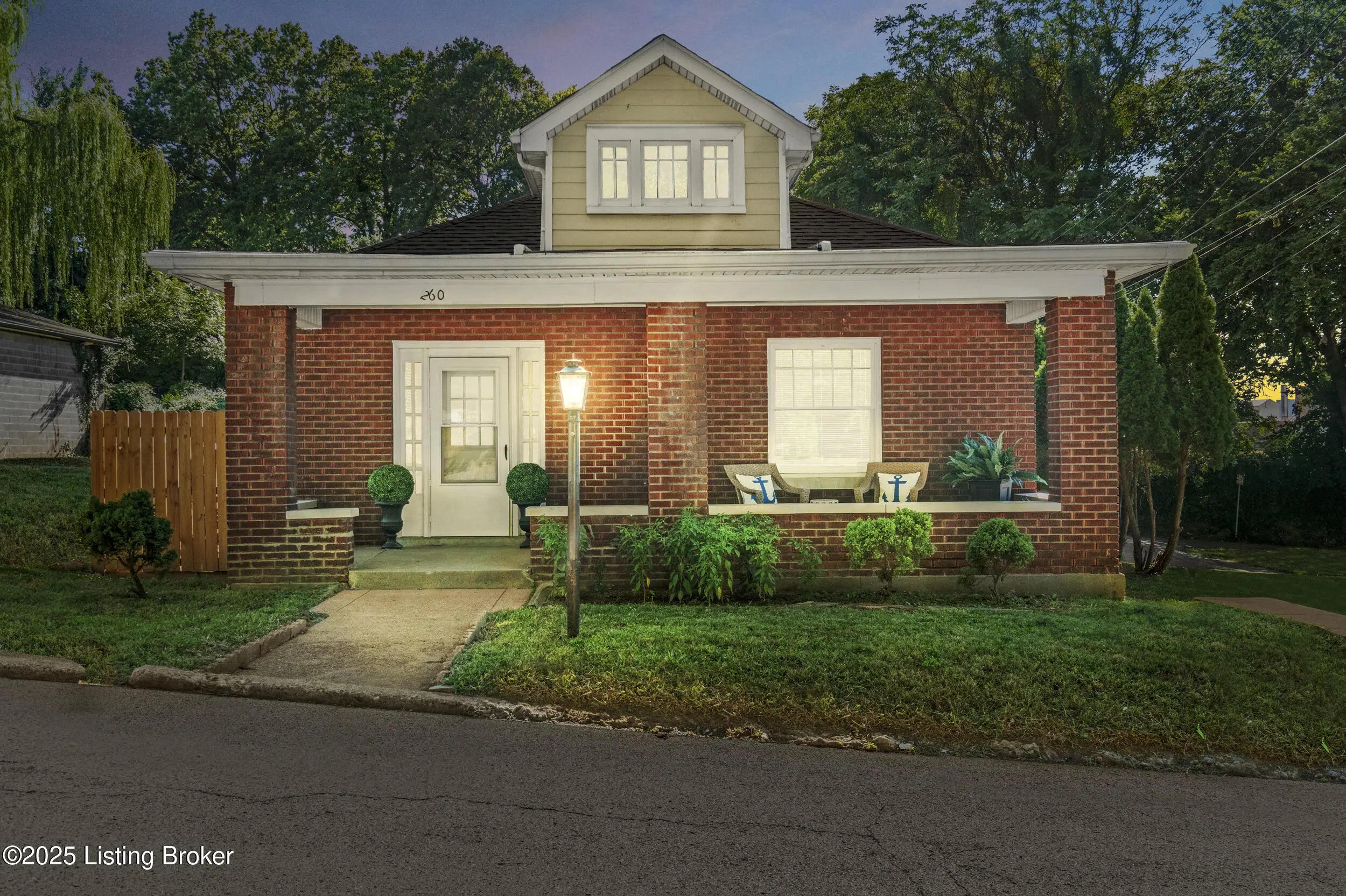 Photo of Listing #1697197