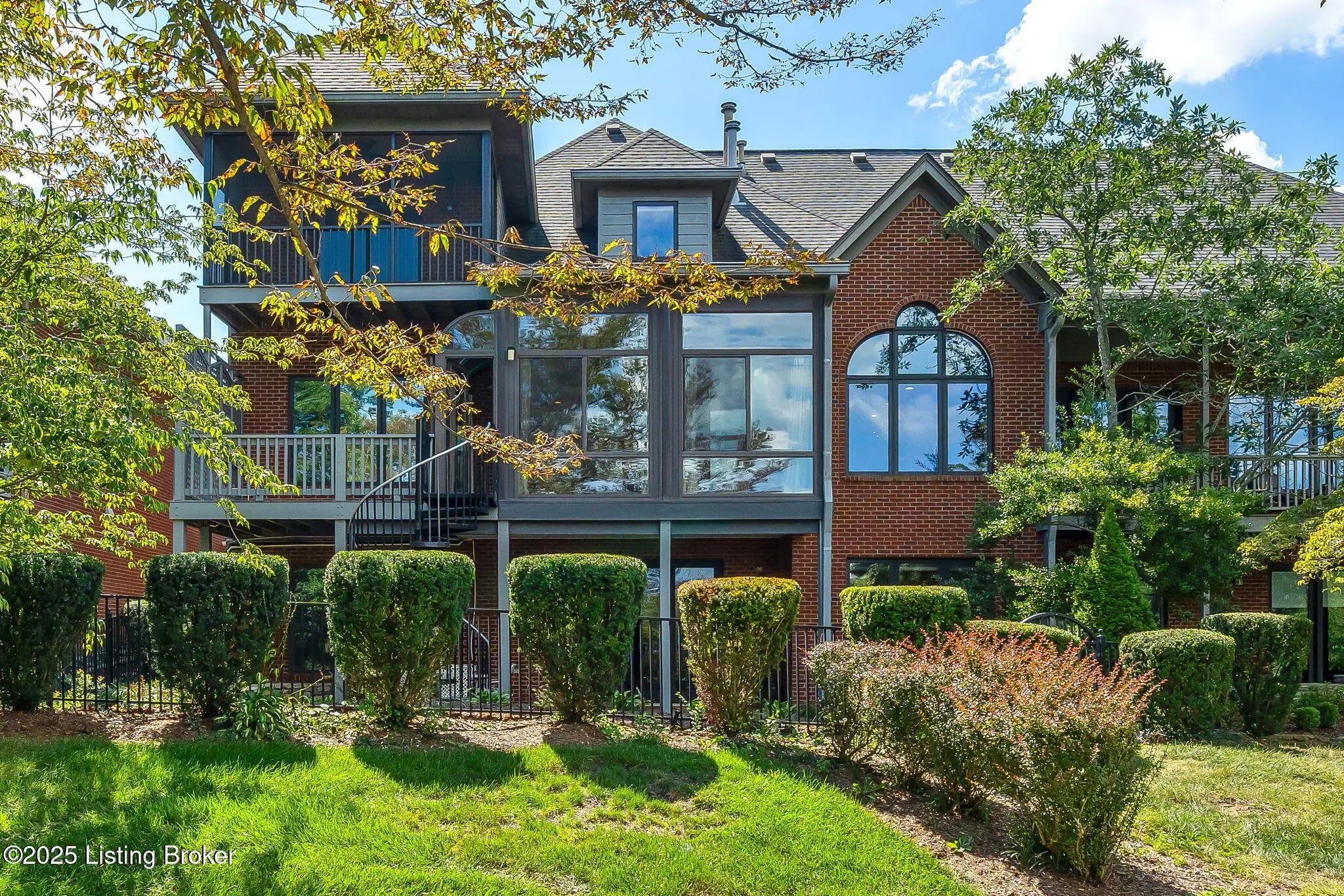 Photo of Listing #1697366