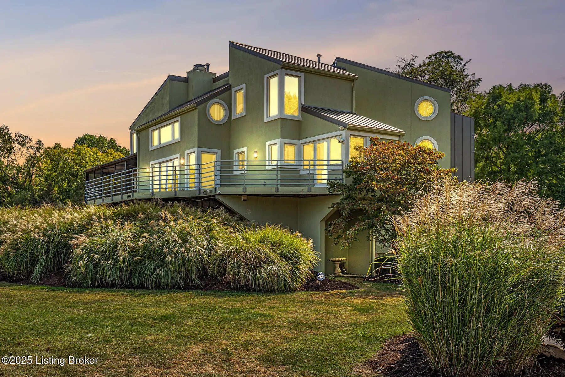 Photo of Listing #1698441