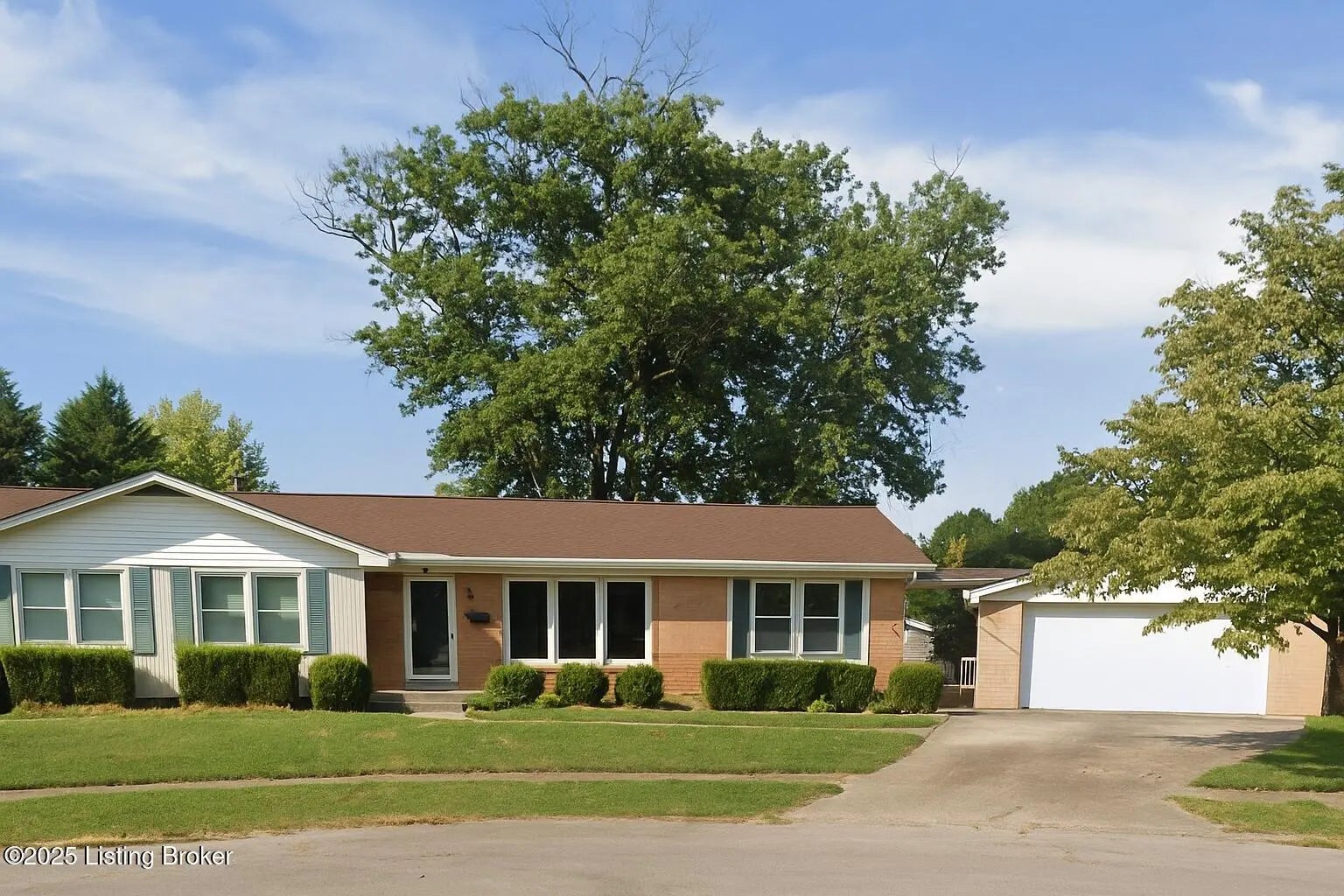 Photo of Listing #1696975