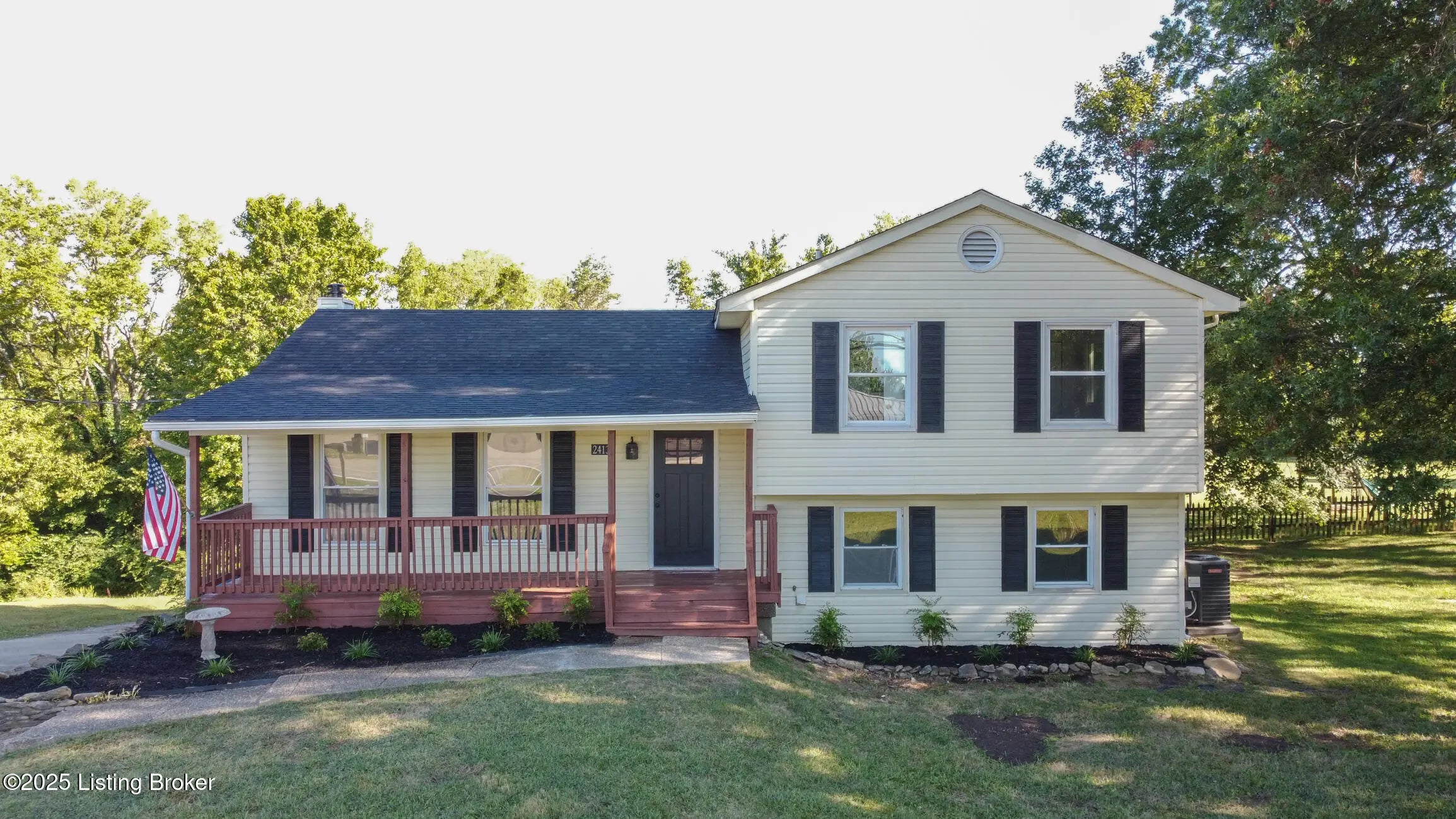 Photo of Listing #1697667