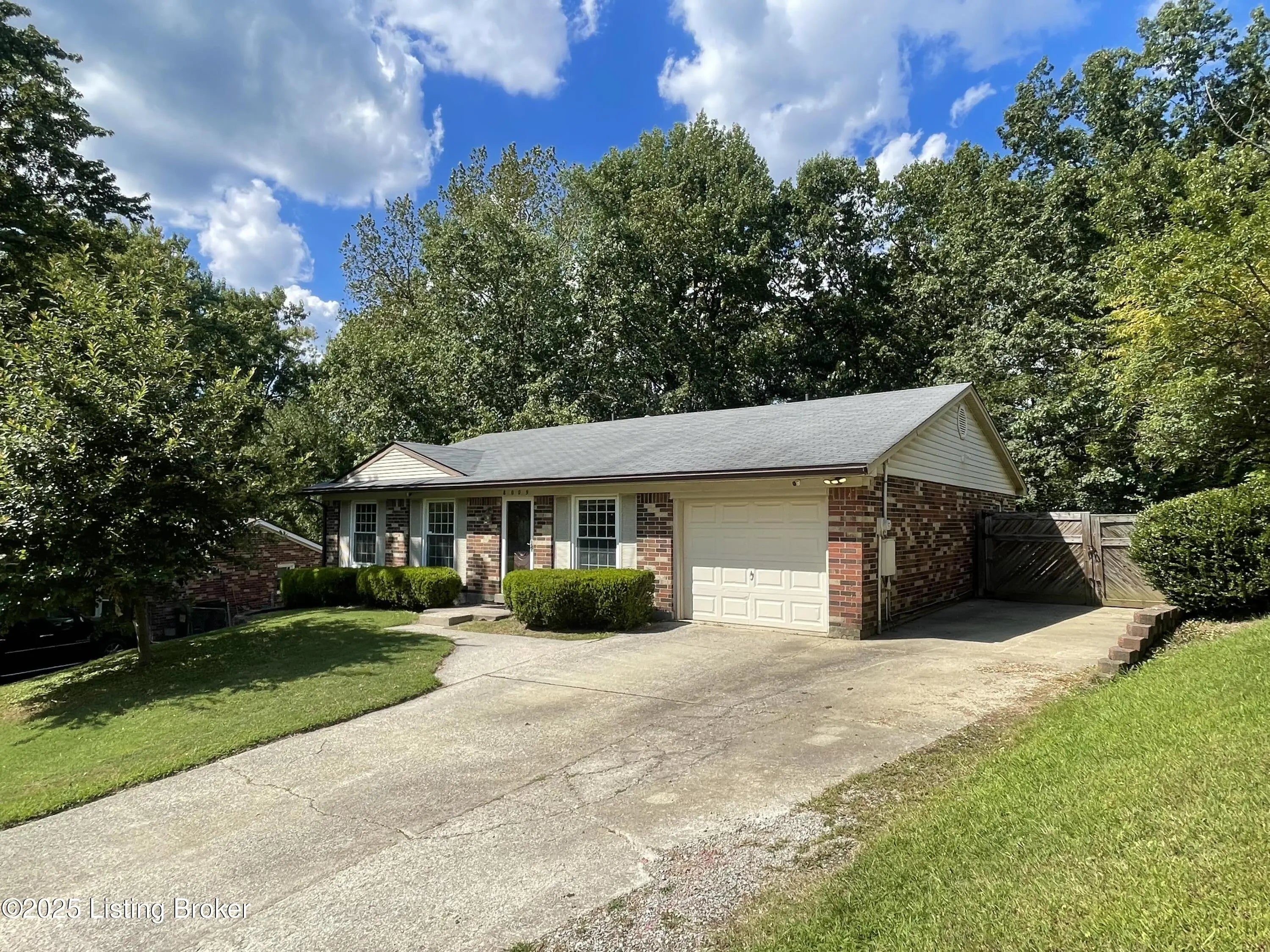 Photo of Listing #1697360