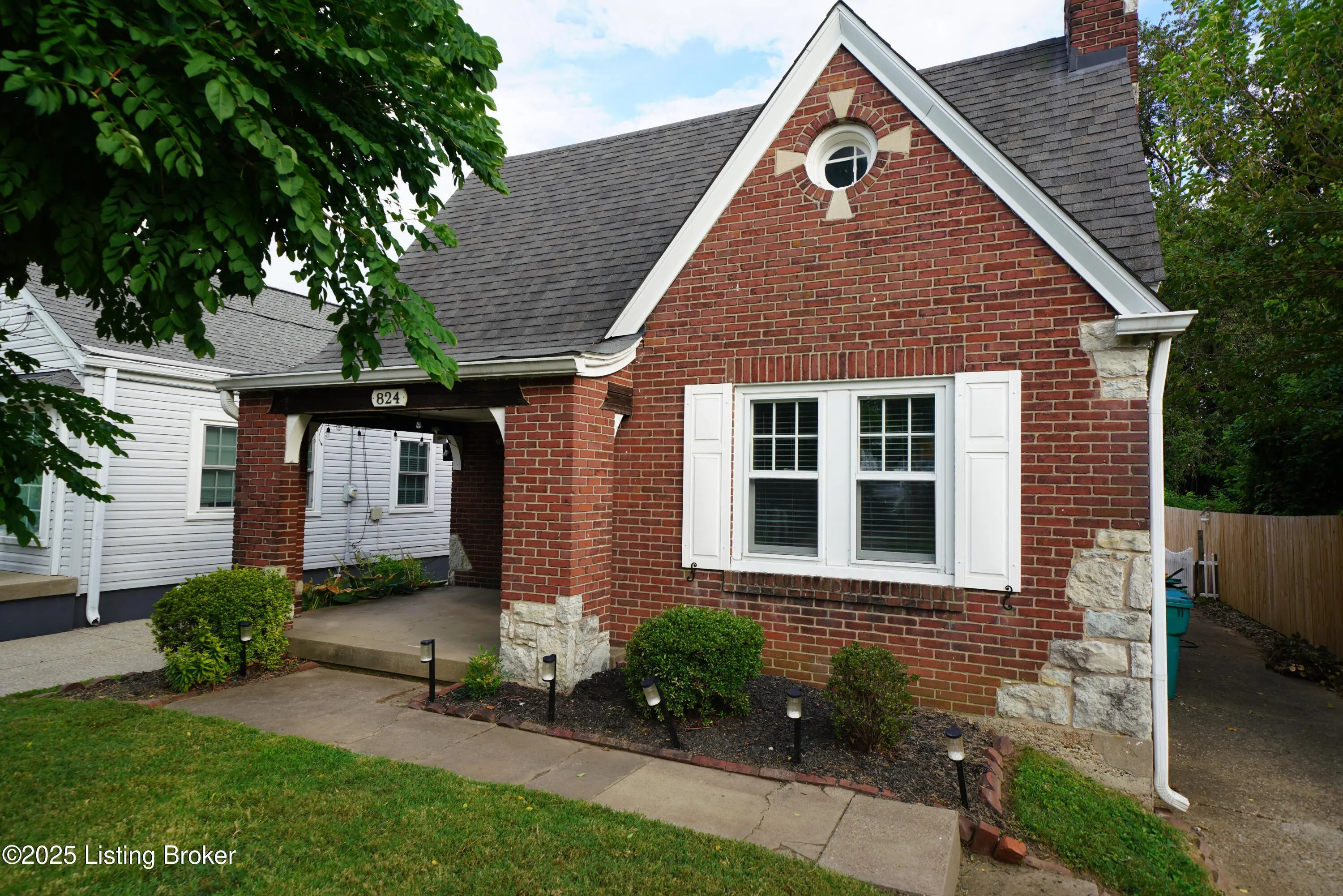 Photo of Listing #1697276