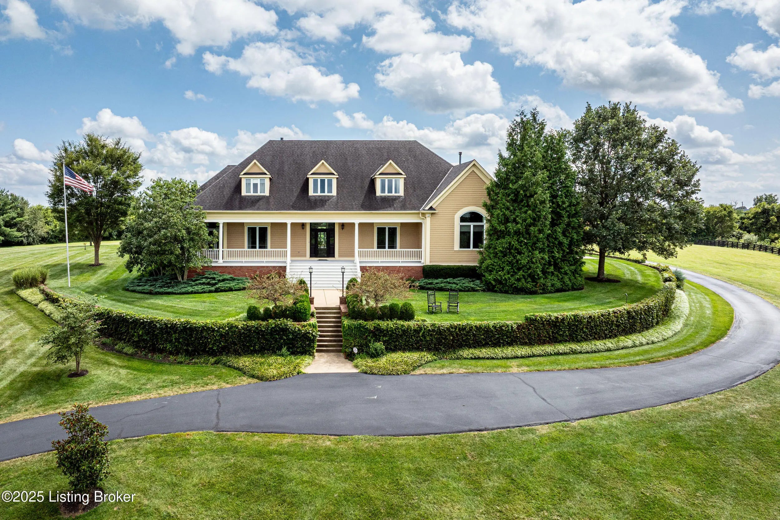 Photo of Listing #1697378