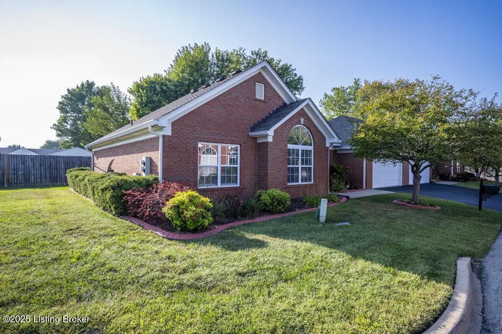 Photo of Listing #1697352