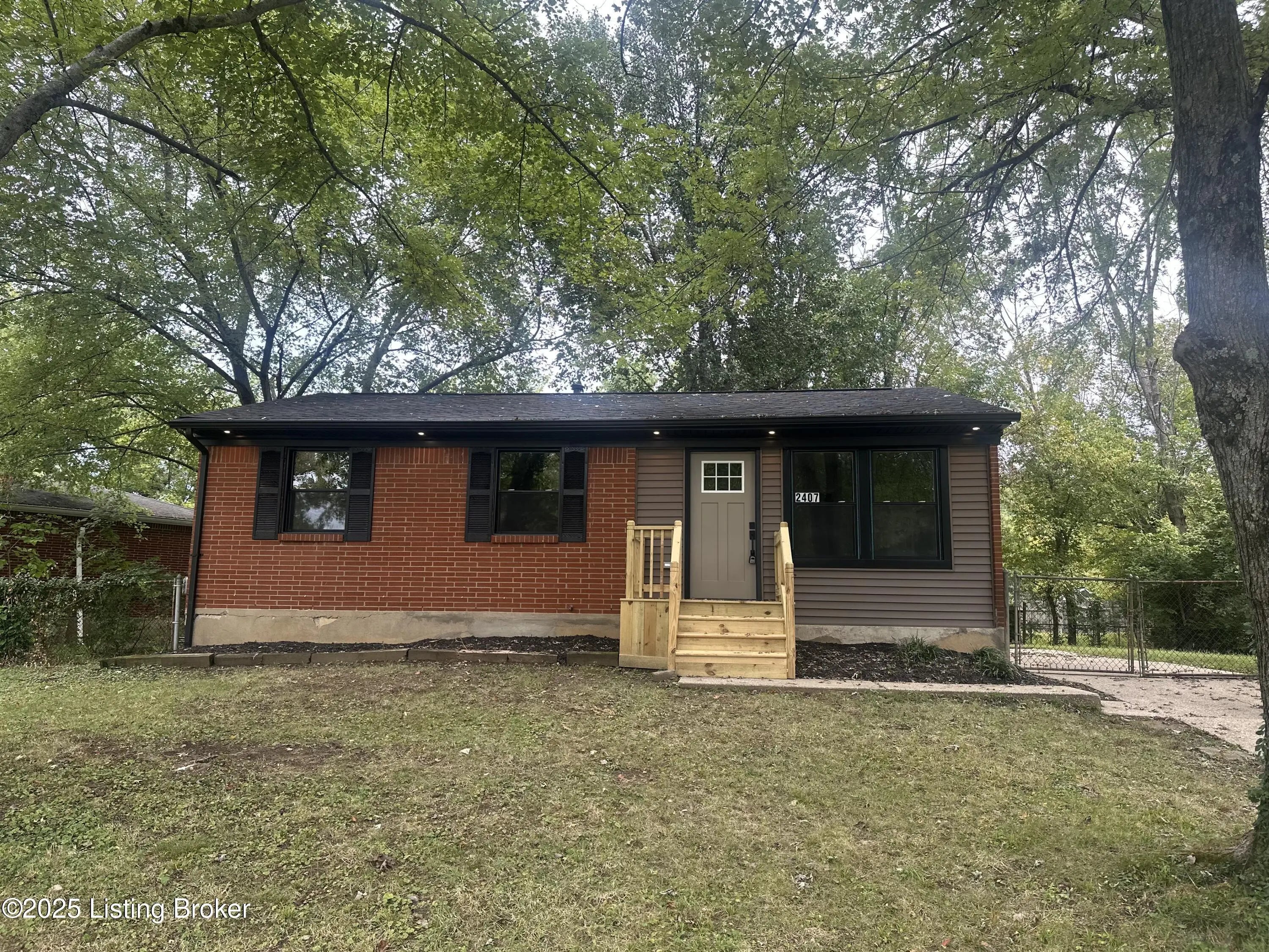 Photo of Listing #1697350