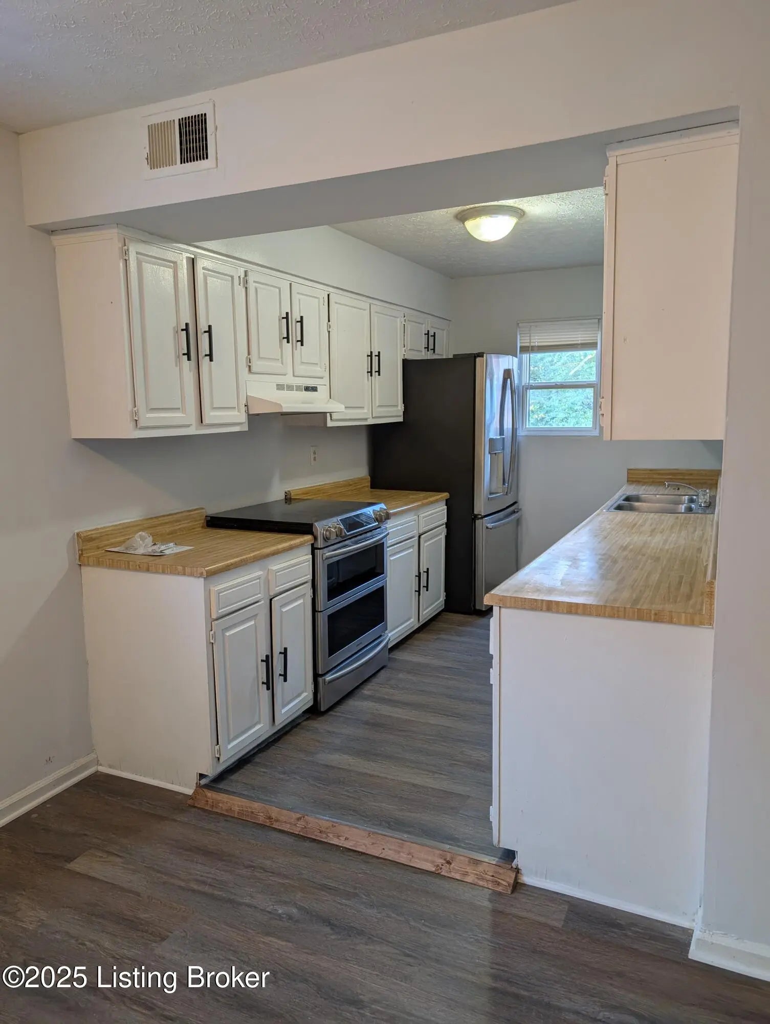 Photo of Listing #1697439