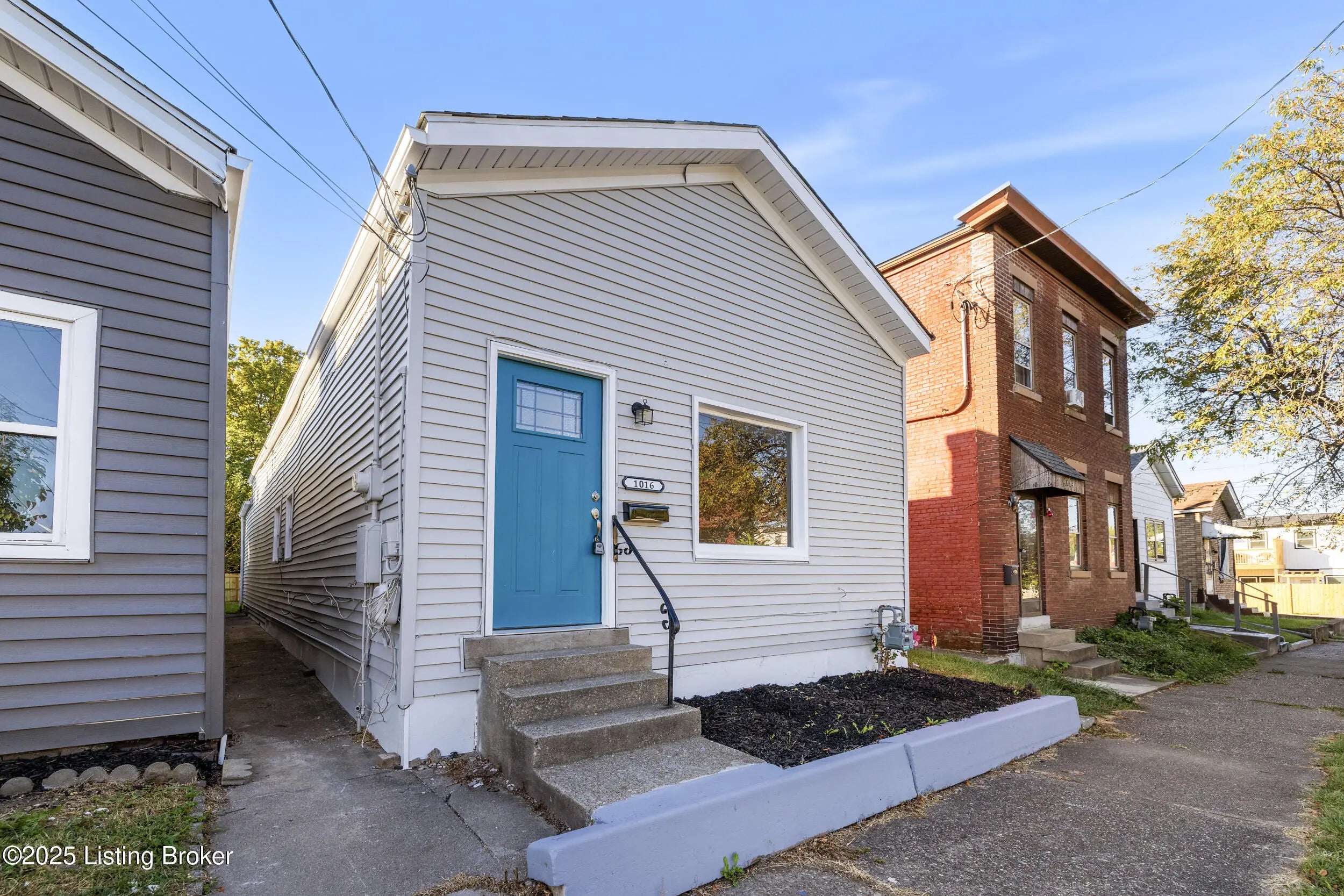 Photo of Listing #1697699