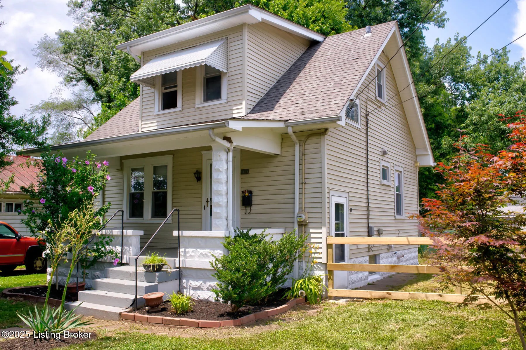 Photo of Listing #1697466